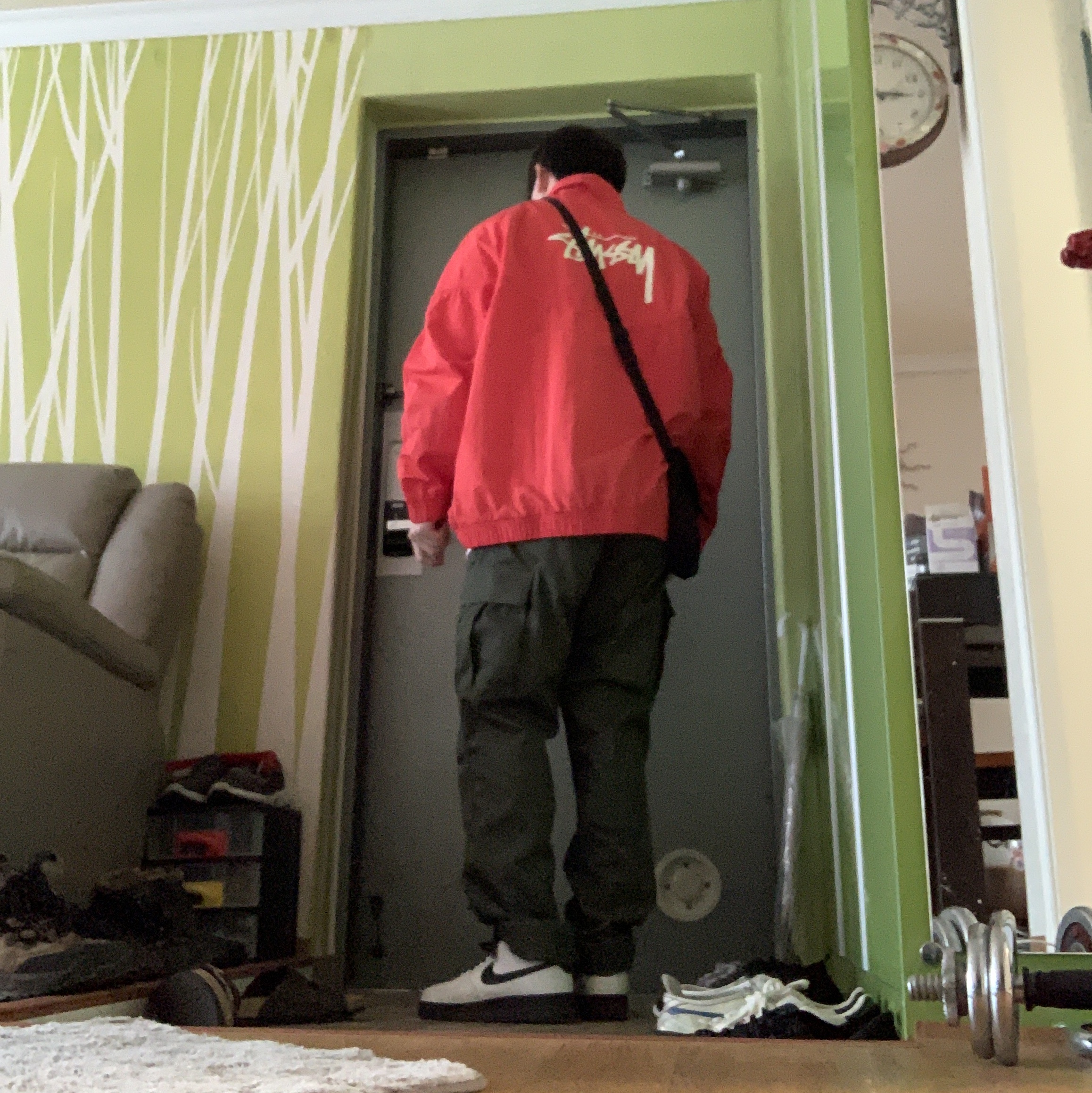 Nike x Stussy Windrunner Jacket Habanero Red, Nike Air Force 1 Low White Black Midsole 착용 스타일
