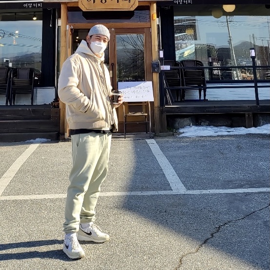 Nike x Fear of God Air Skylon 2 White, Essentials Sweatpants Alfafa Sage - 20FW 착용 스타일