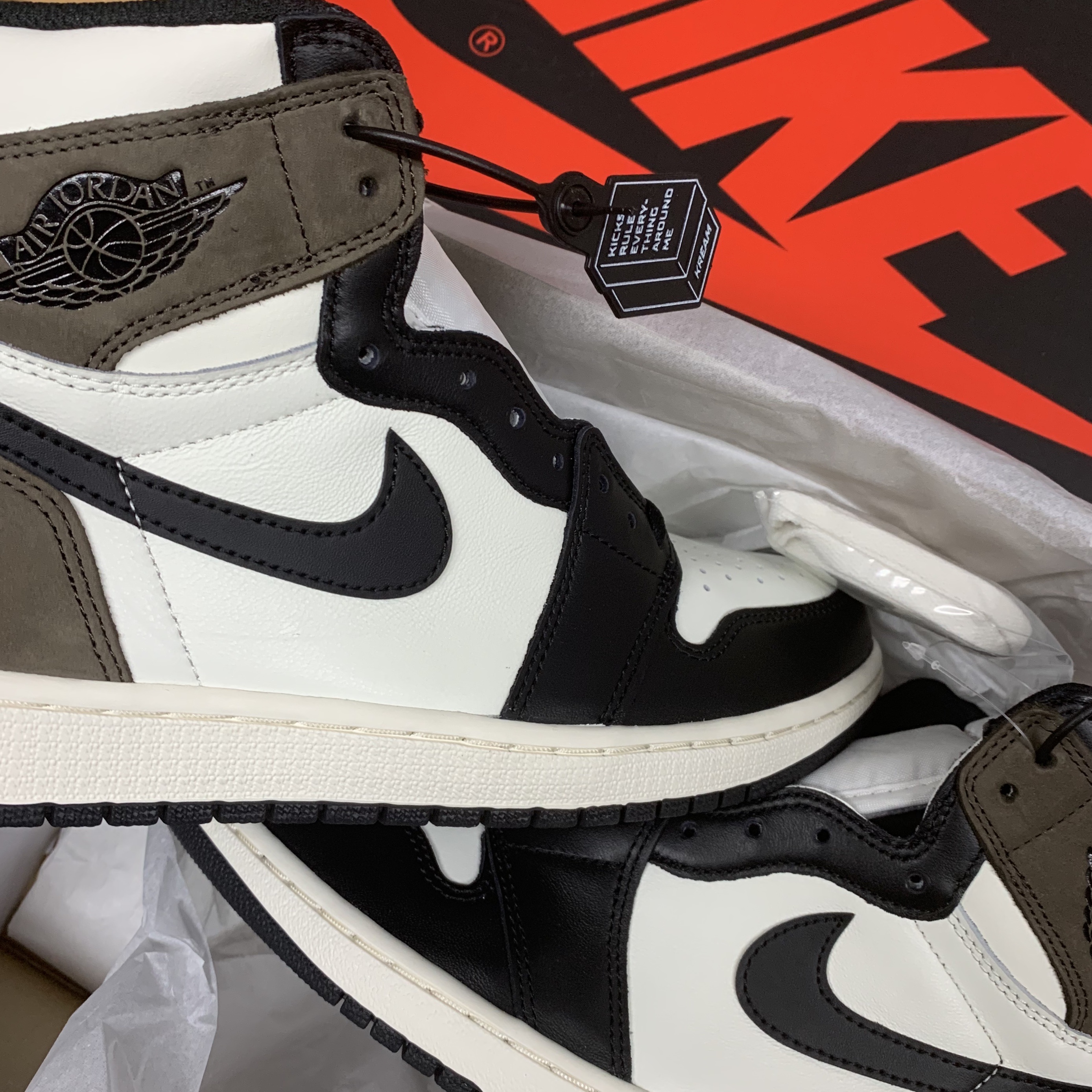 Jordan 1 Retro High OG Black Mocha 착용 스타일