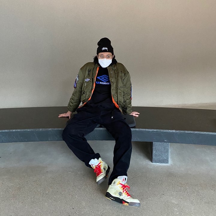 Jordan 5 x Off-White Retro SP Sail Fire Red, Nike x Stussy Cuff Beanie Black 착용 스타일