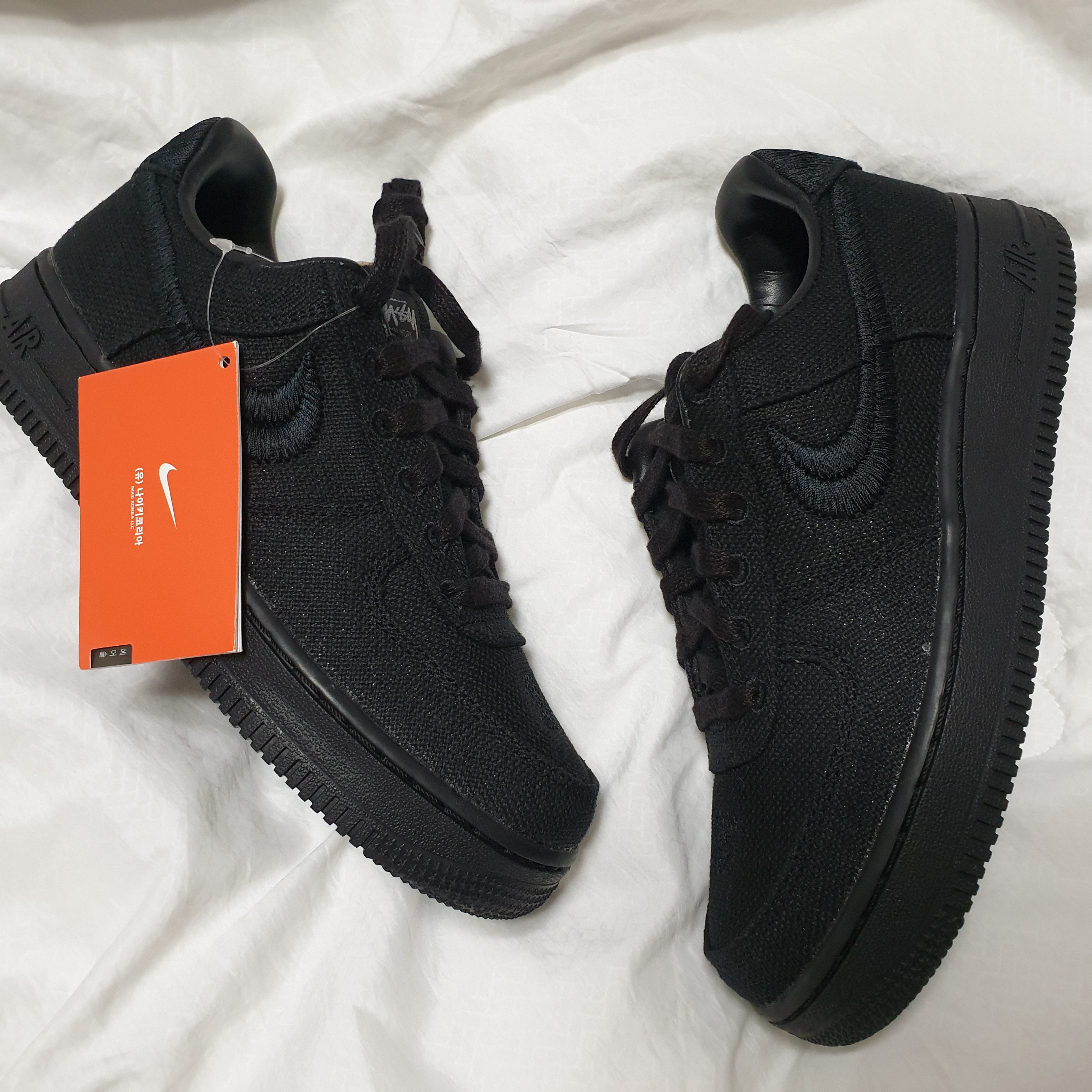 Nike x Stussy Air Force 1 Low Triple Black 착용 스타일 - 2