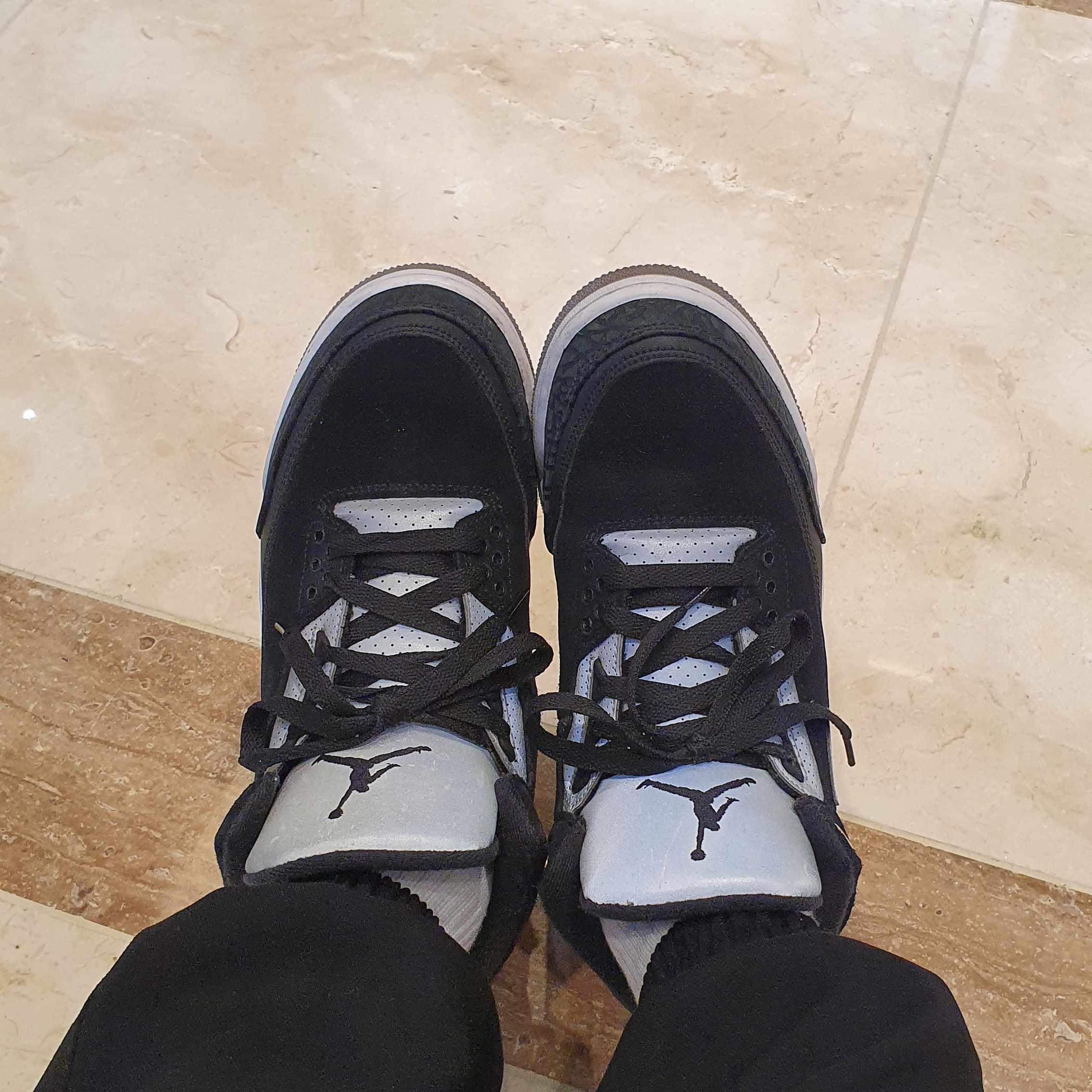 Jordan 3 Retro Tinker Black Cement Gold 착용 스타일 - 2