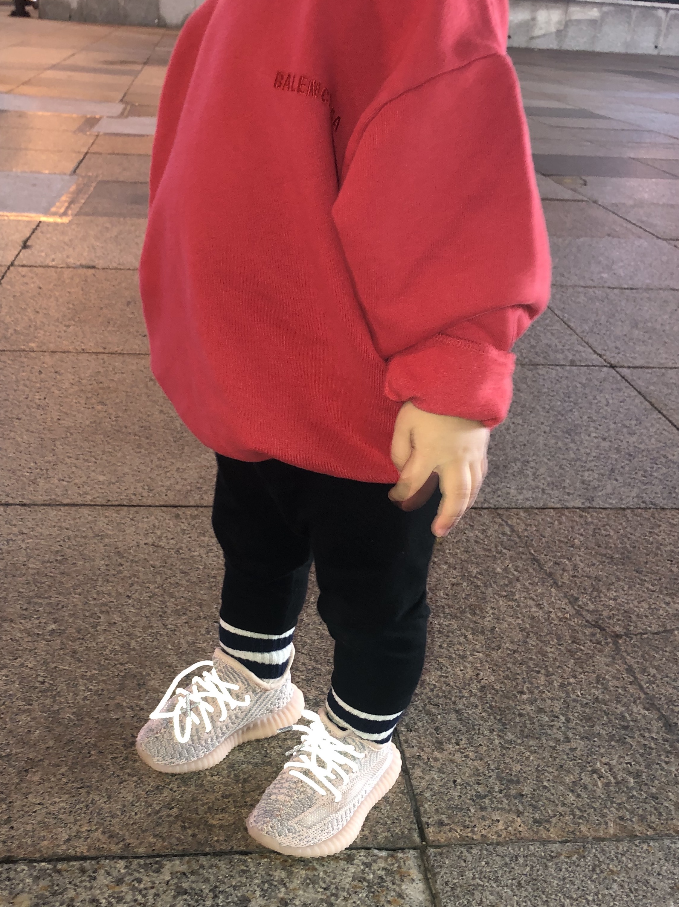 (Infant) Adidas Yeezy Boost 350 V2 Synth 착용 스타일 - 3