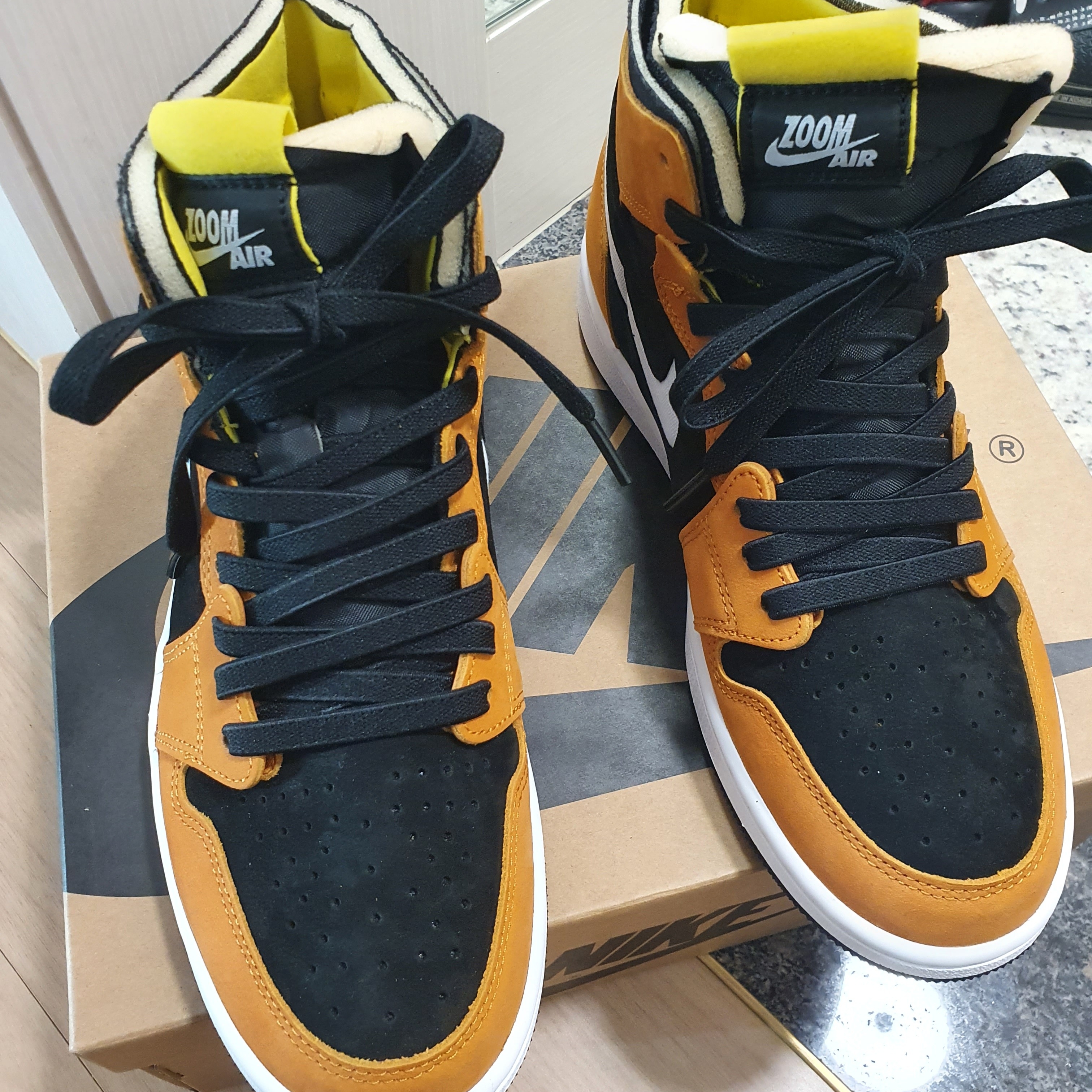 Jordan 1 Zoom Air CMFT Monarch Orange 착용 스타일 - 1