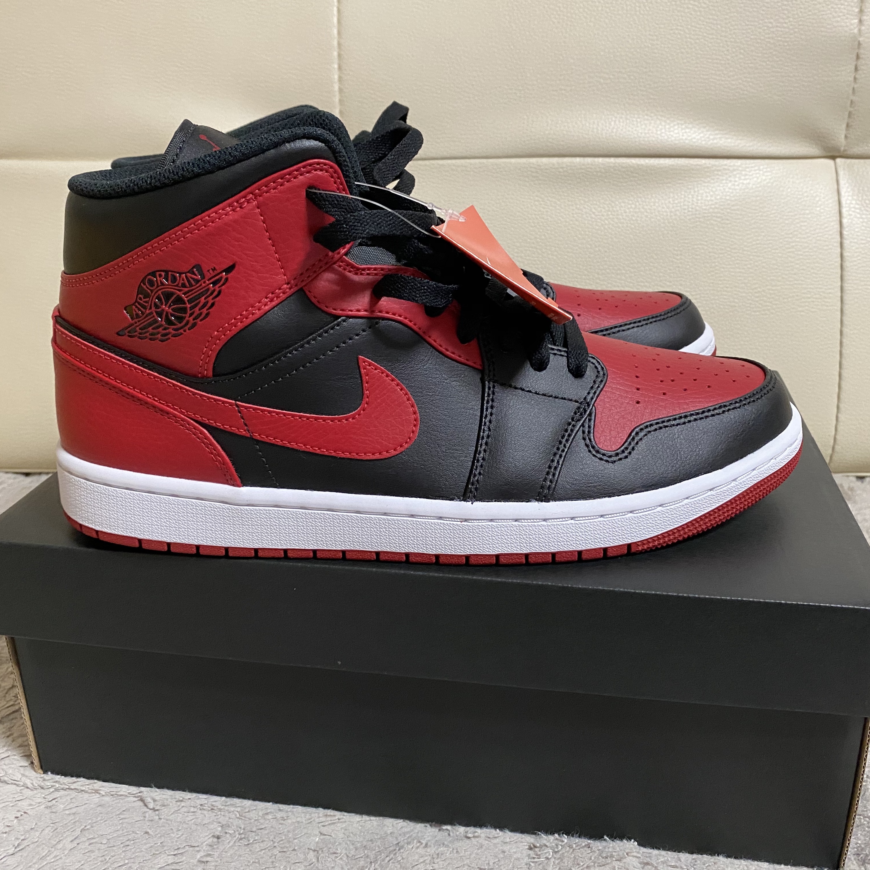 Jordan 1 Mid Bred Banned 2020 착용 스타일 - 4