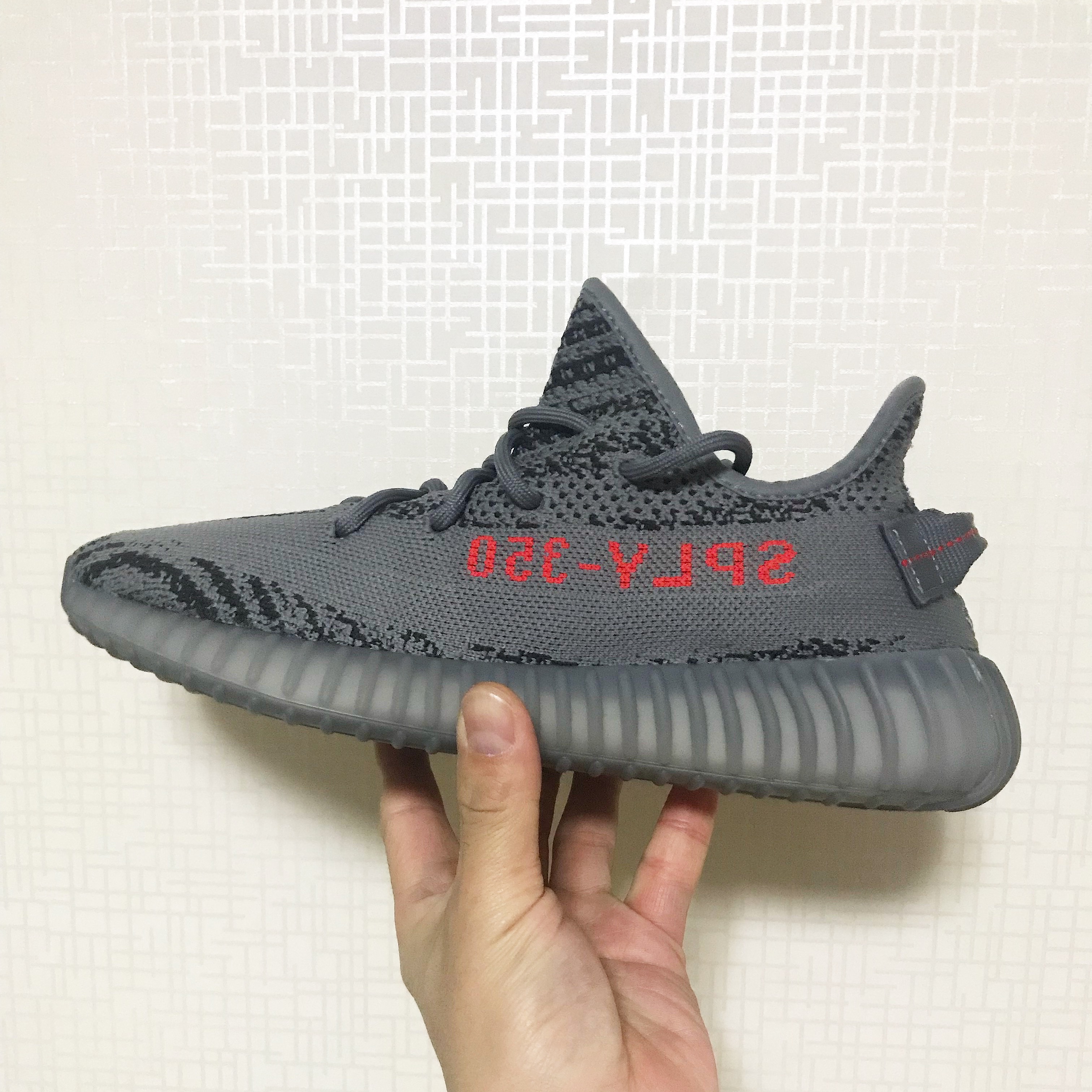 Adidas Yeezy Boost 350 V2 Beluga 2.0 착용 스타일