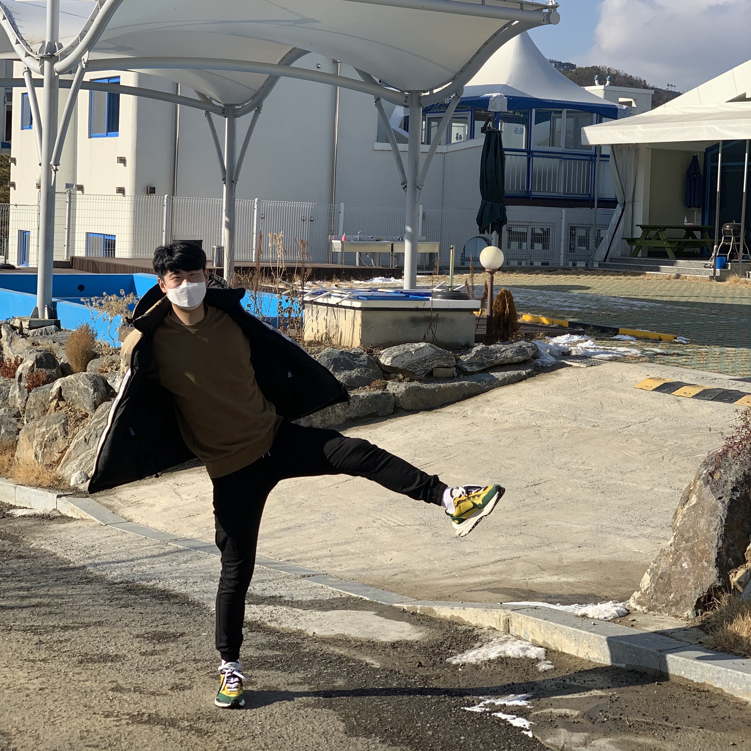 Nike x Sacai VaporWaffle Tour Yellow & Gorge Green Sail 착용 스타일