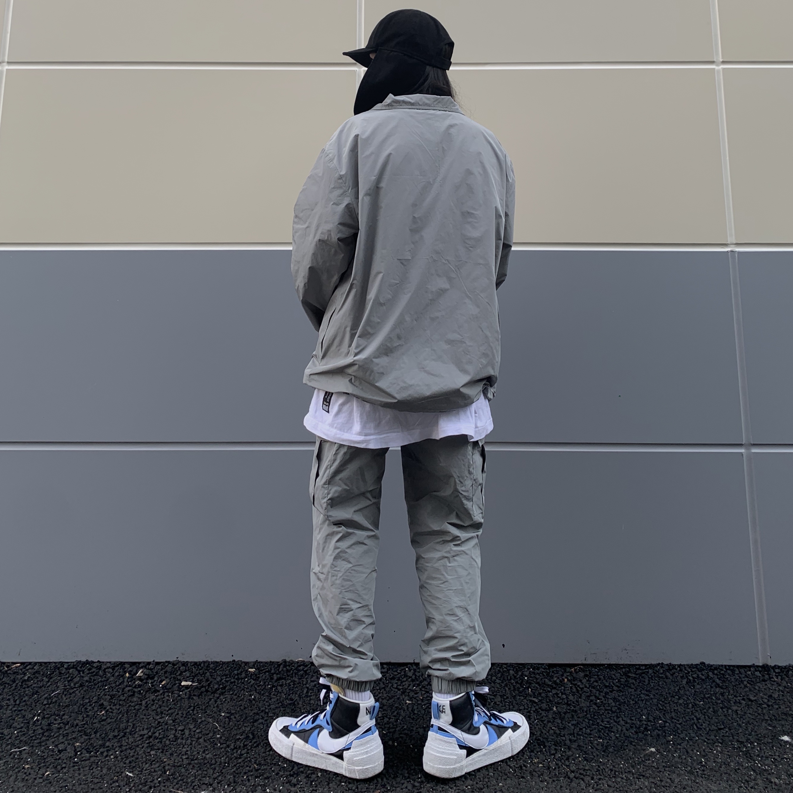 Nike x Sacai Blazer Mid White Black Legend Blue 착용 스타일 - 3