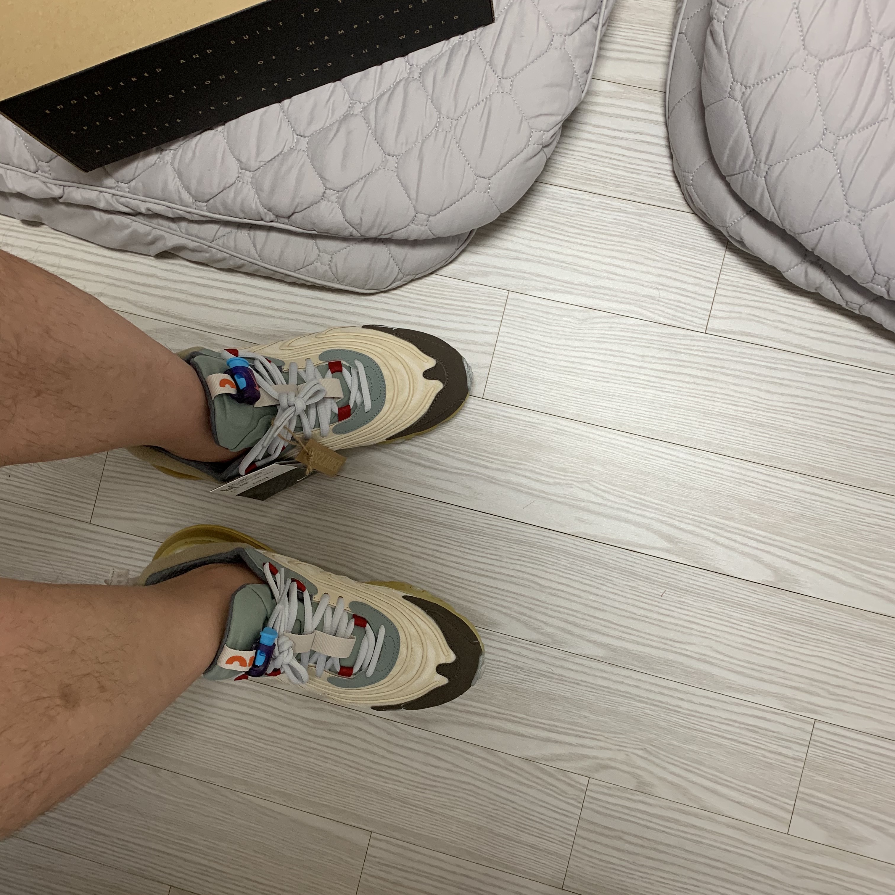 Nike x Travis Scott Air Max 270 React Cactus Trails, (W) Nike x Undercover Daybreak University Red 착용 스타일 - 1