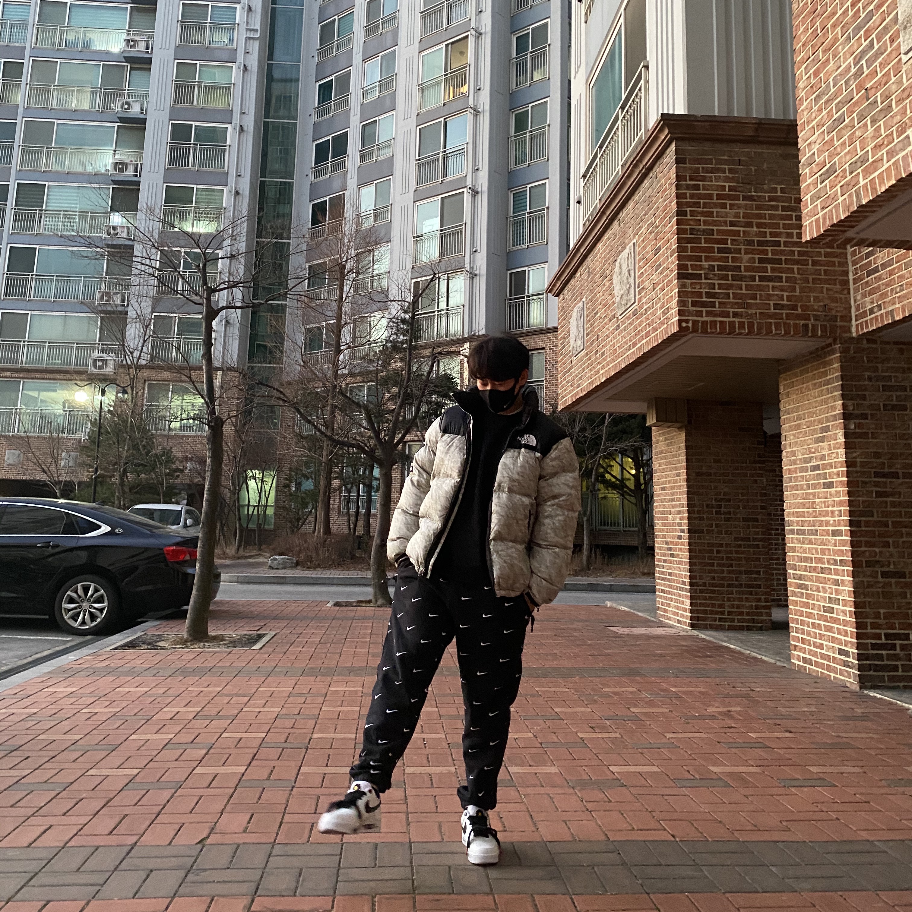 Supreme x The North Face Paper Print Nuptse Jacket - 19FW, Nike x Peaceminusone Air Force 1 Low Para-Noise 2.0 착용 스타일 - 2
