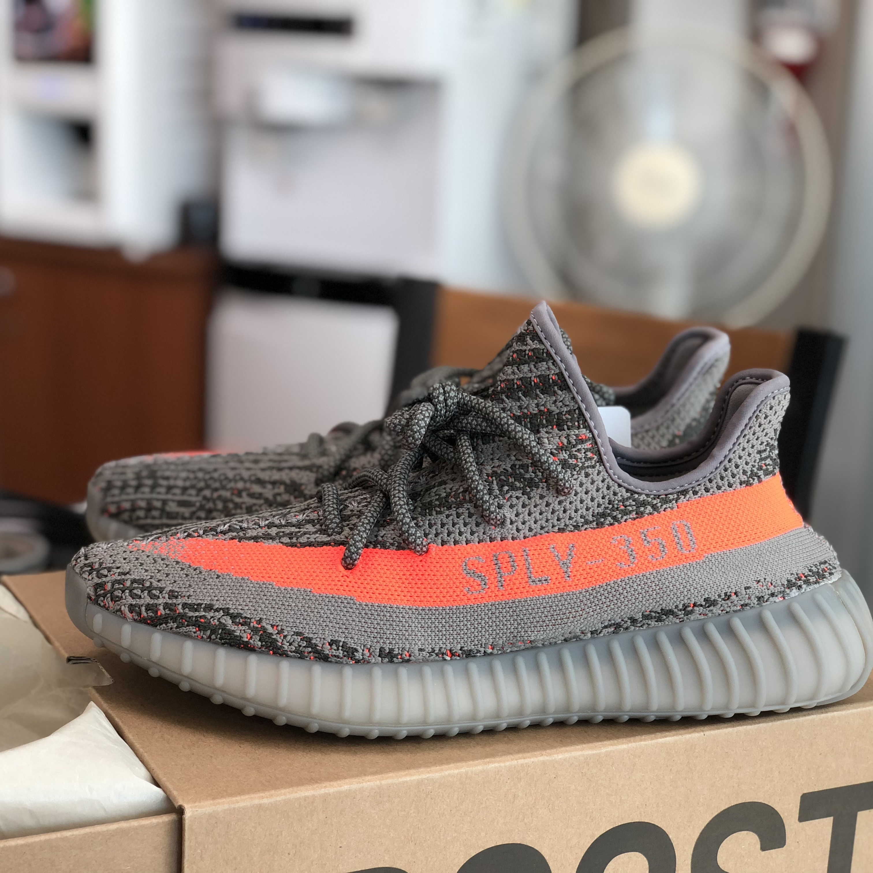 Adidas Yeezy Boost 350 V2 Beluga, Nike x Off-White Air Max 90 The Ten 착용 스타일 - 1