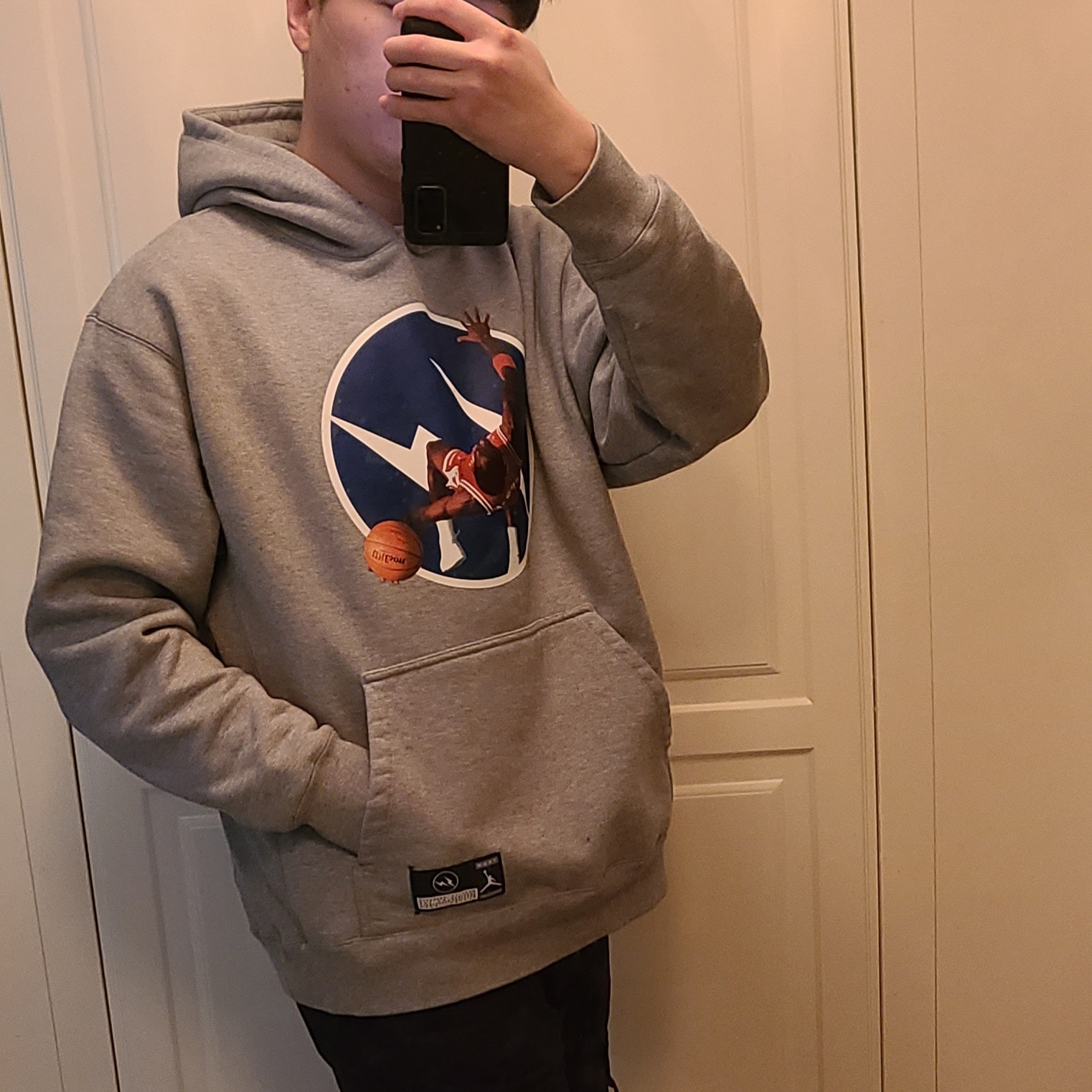 Jordan x Fragment Image Pullover Hoodie Grey - US/EU, Jordan 1 x Travis Scott Retro High OG SP Mocha 착용 스타일 - 1