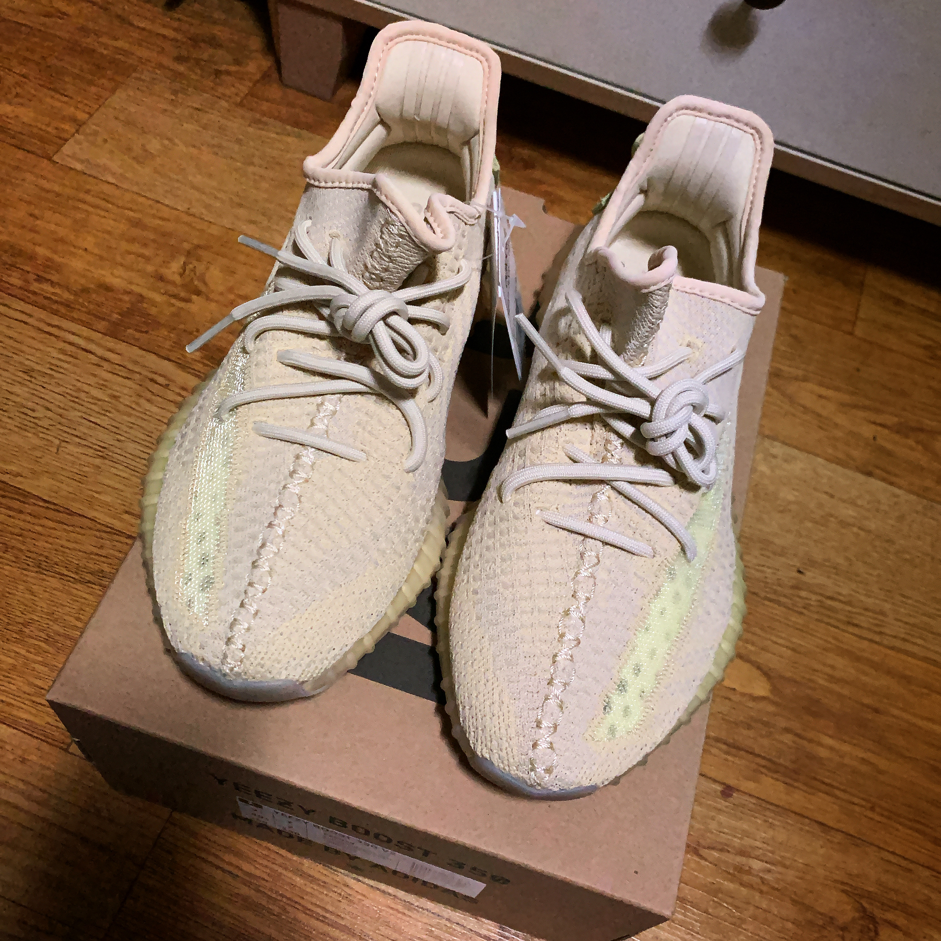 Adidas Yeezy Boost 350 V2 Flax 2020 착용 스타일