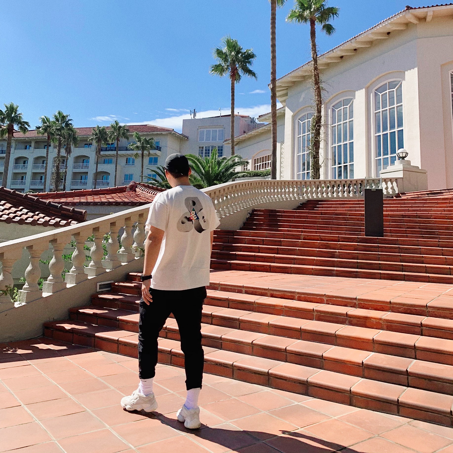 Adidas Yeezy 500 Bone White 착용 스타일