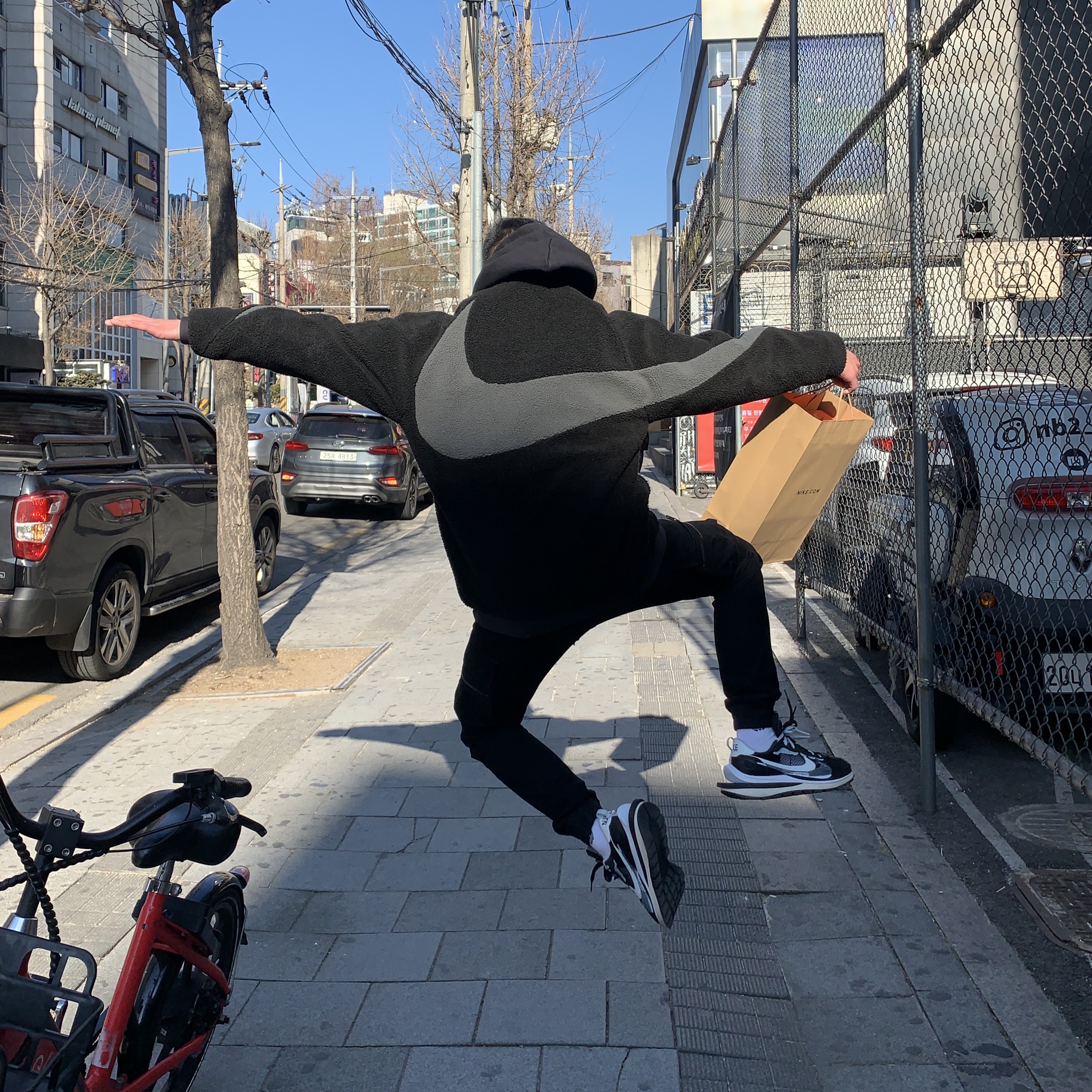 Nike x Sacai VaporWaffle Black White 착용 스타일