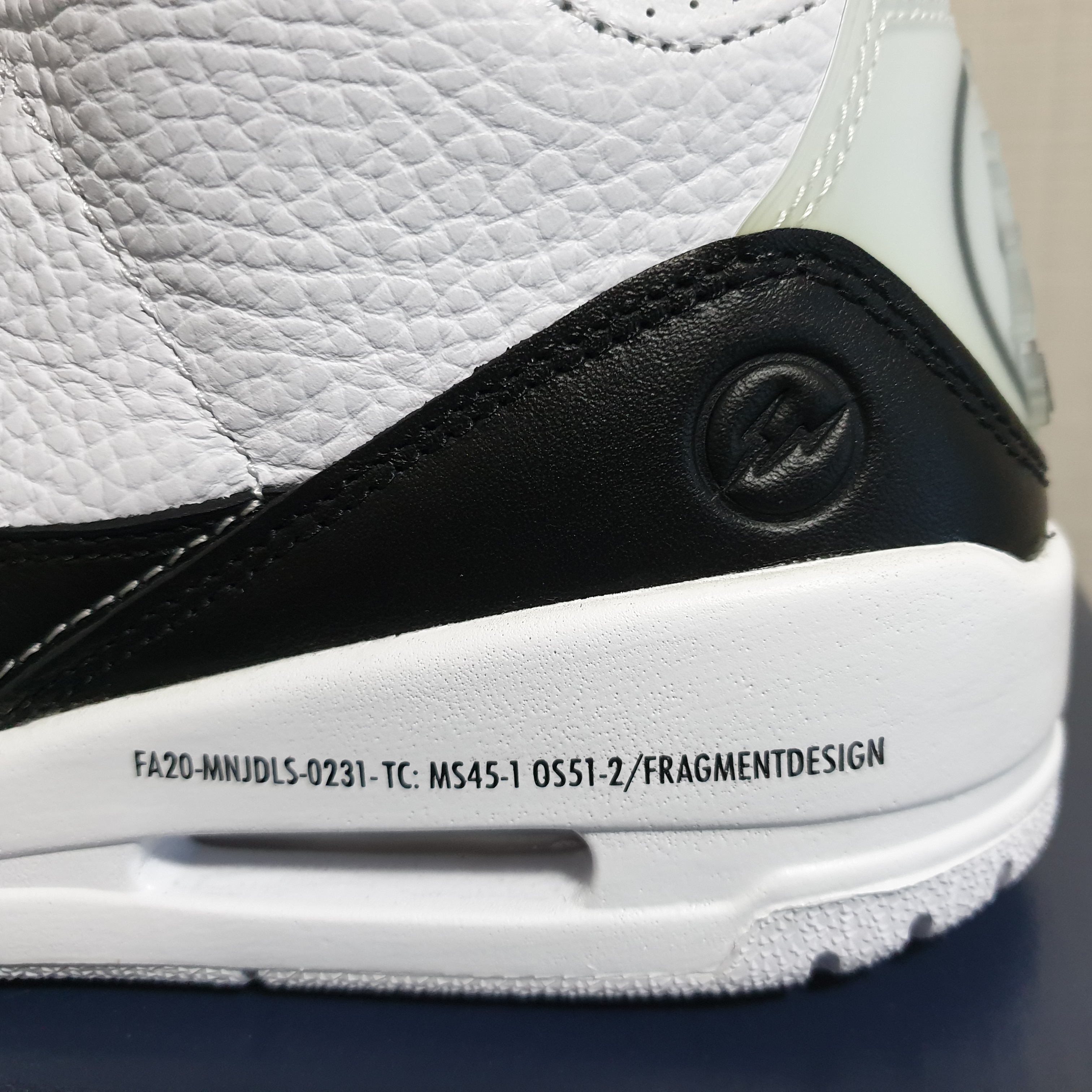 Jordan 3 x Fragment Retro SP White Black 착용 스타일 - 3
