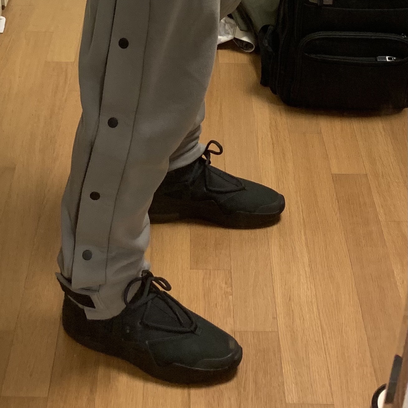 Nike x Fear of God Air Fear of God 1 Triple Black 착용 스타일 - 2