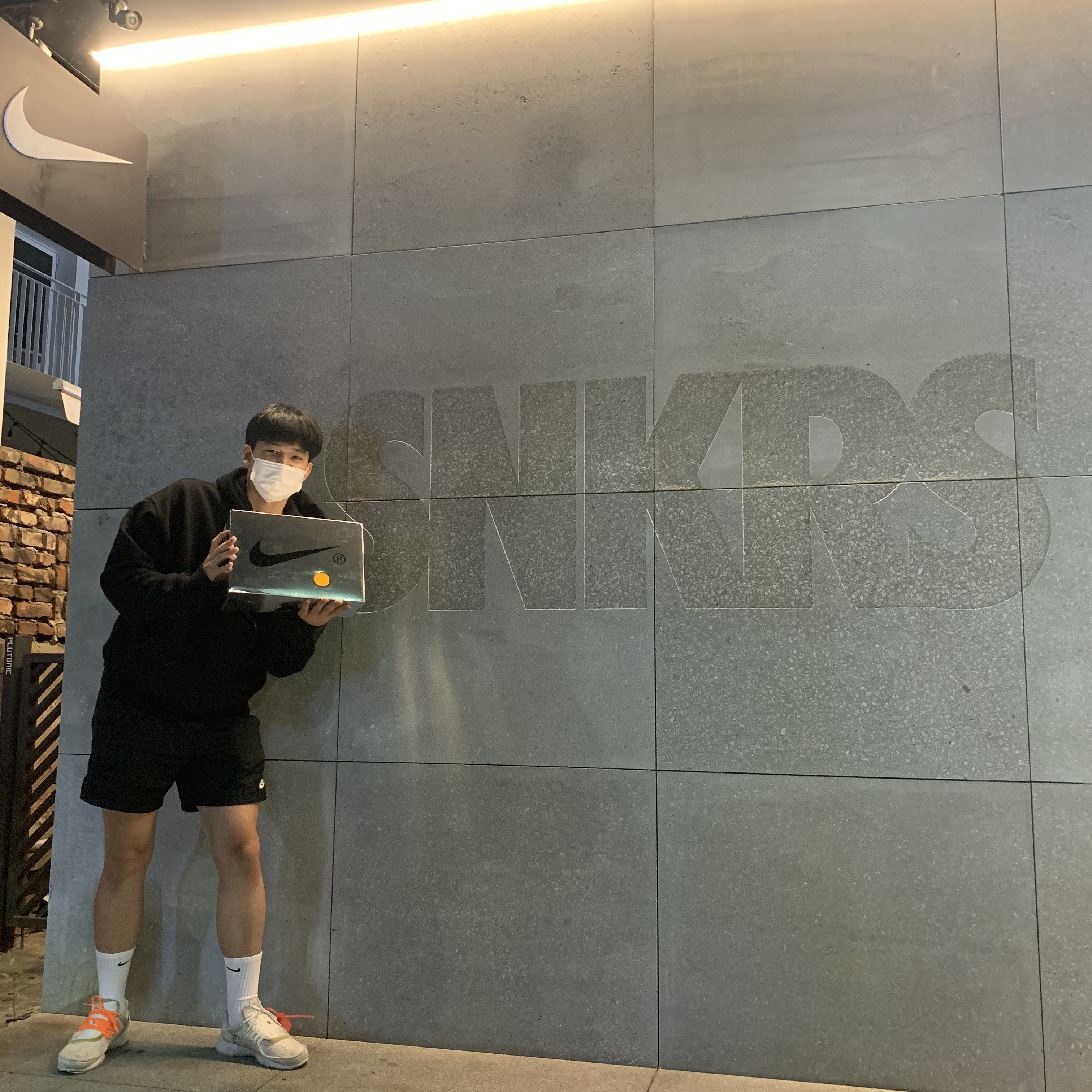 Nike x Off-White Air Rubber Dunk University Gold, Nike x Off-White Air Presto White 착용 스타일