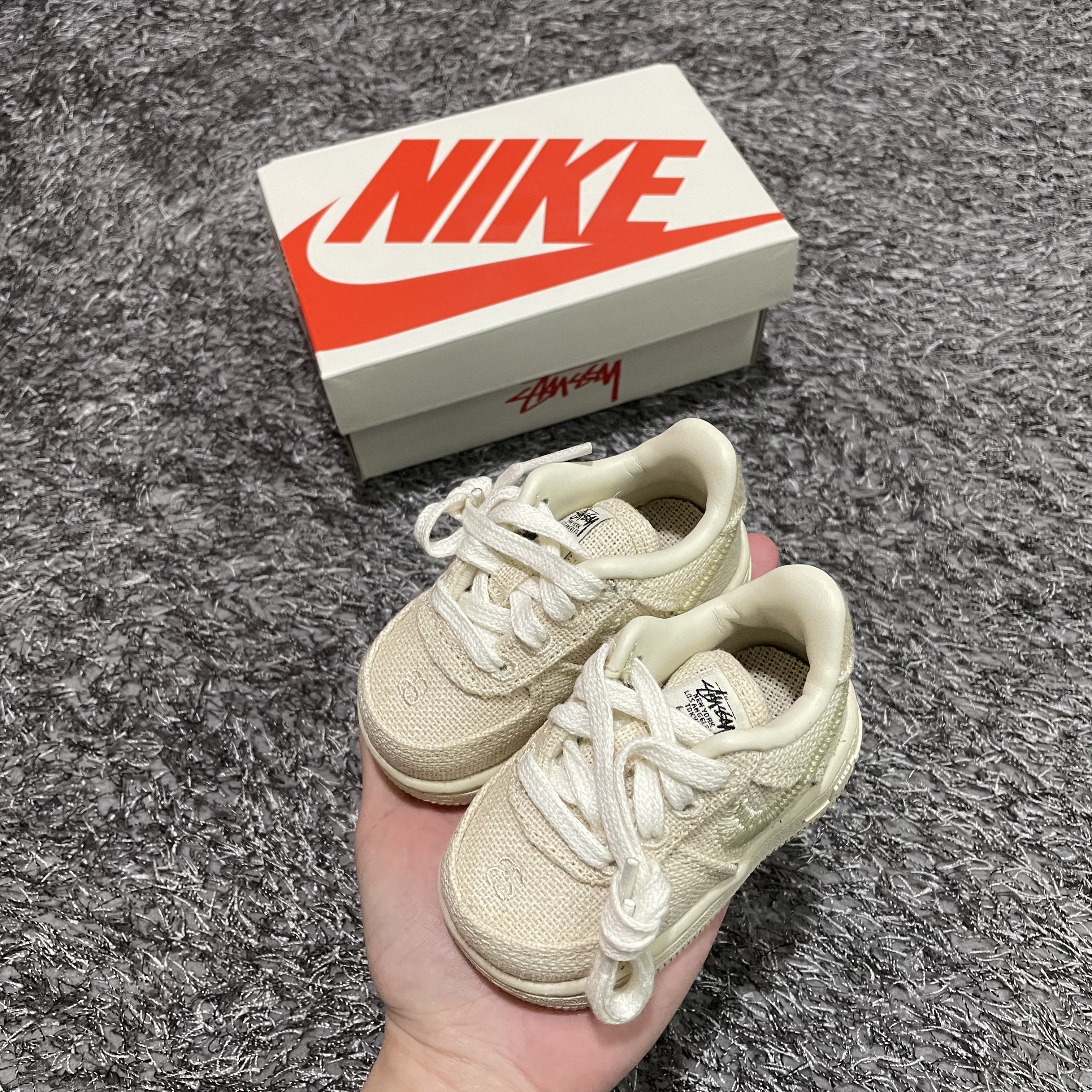 (TD) Nike x Stussy Air Force 1 Low Fossil 착용 스타일