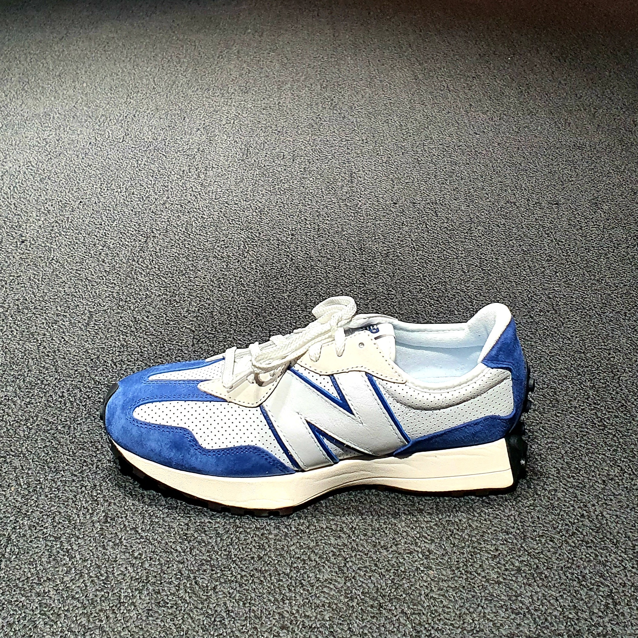 New Balance 327 Primary Pack Blue 착용 스타일