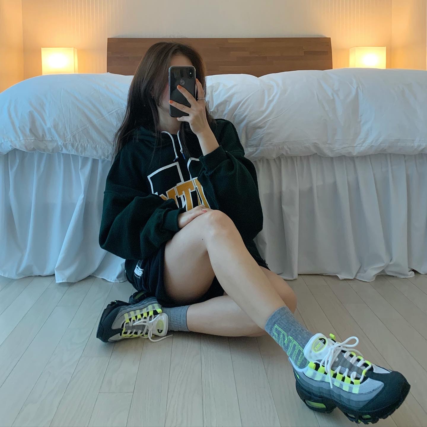 Nike Air Max 95 OG Neon Yellow 2020 착용 스타일 - 2