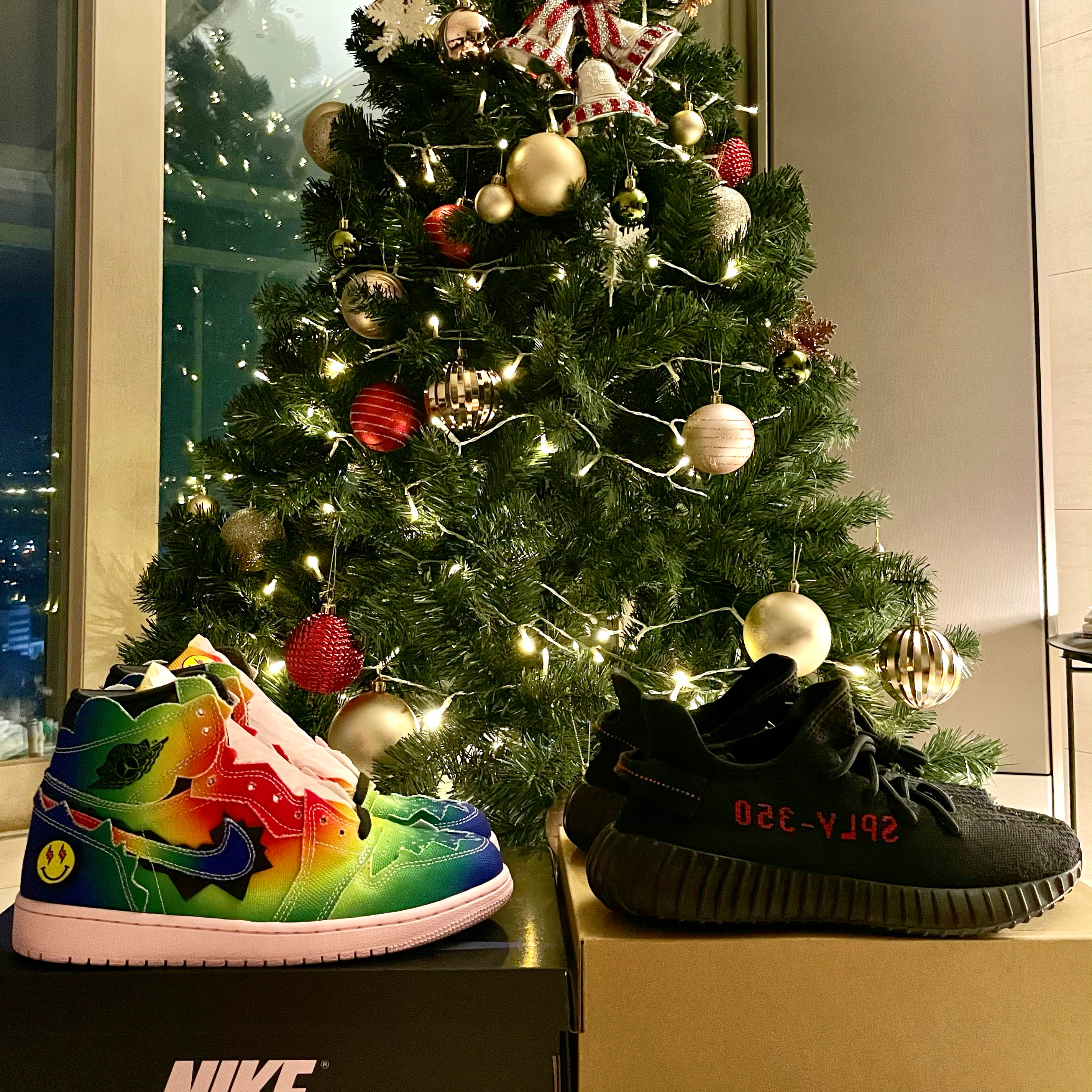 Jordan 1 x J Balvin Retro High OG, Adidas Yeezy Boost 350 V2 Black Red 2020 착용 스타일
