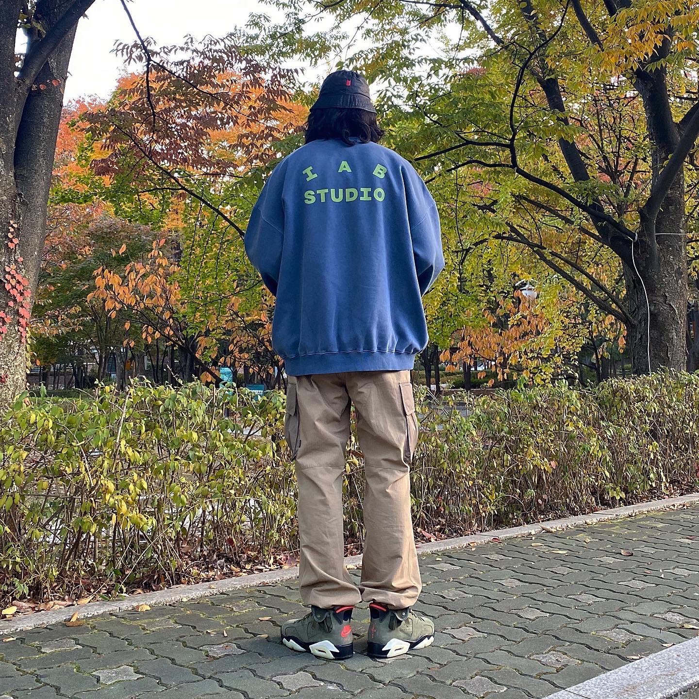 Jordan 6 x Travis Scott Retro Olive 착용 스타일 - 2