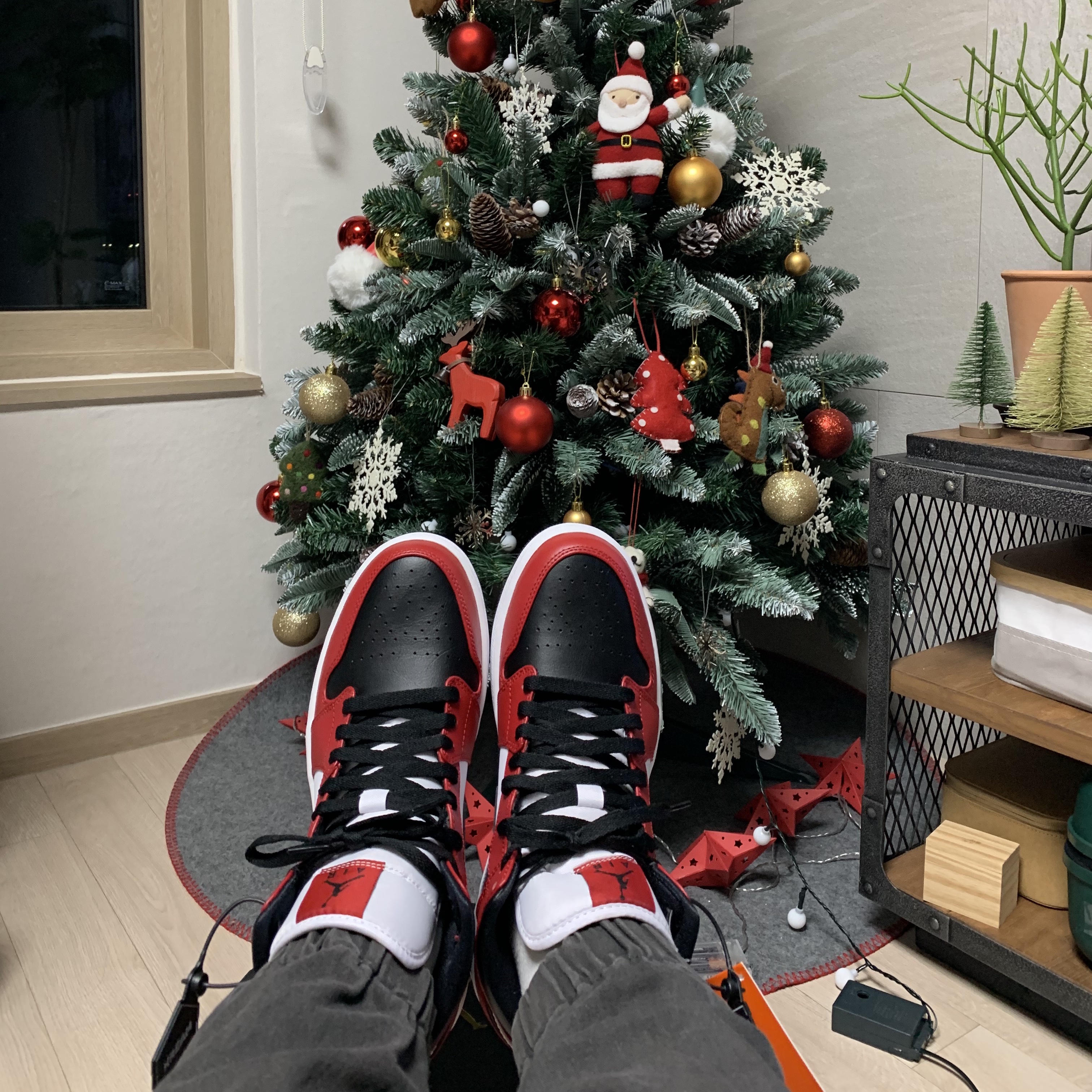 Jordan 1 Mid Chicago Black Toe 착용 스타일 - 2