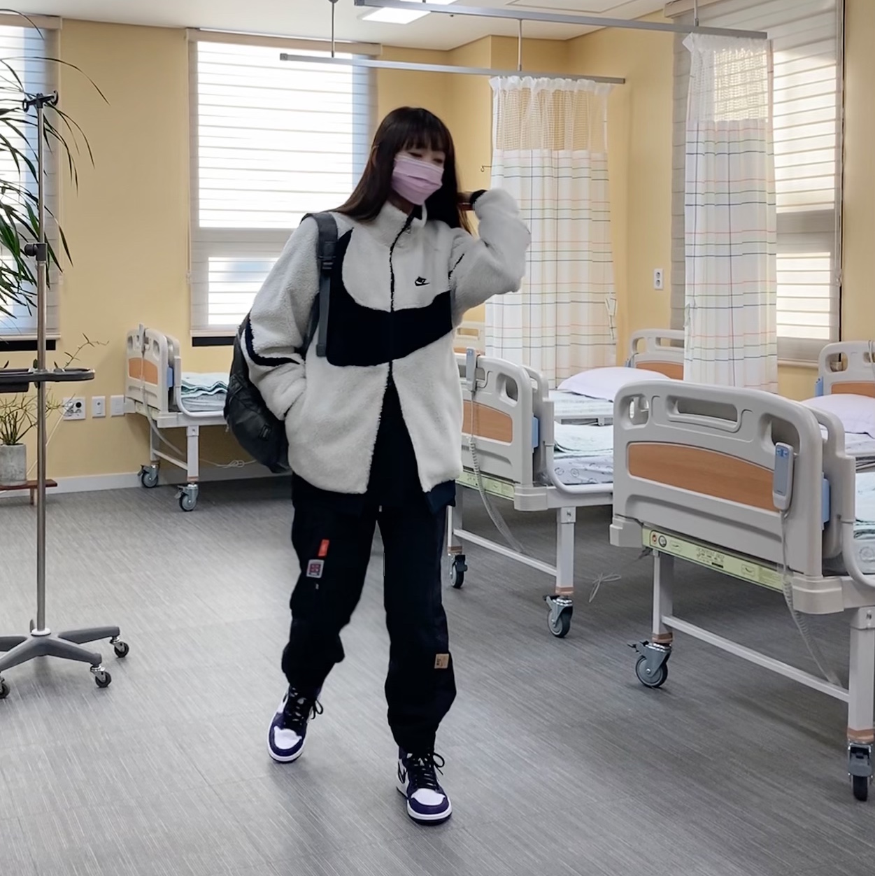 Nike Big Swoosh Full Zip Jacket White Navy, Jordan 1 Retro High OG Court Purple 2020 착용 스타일