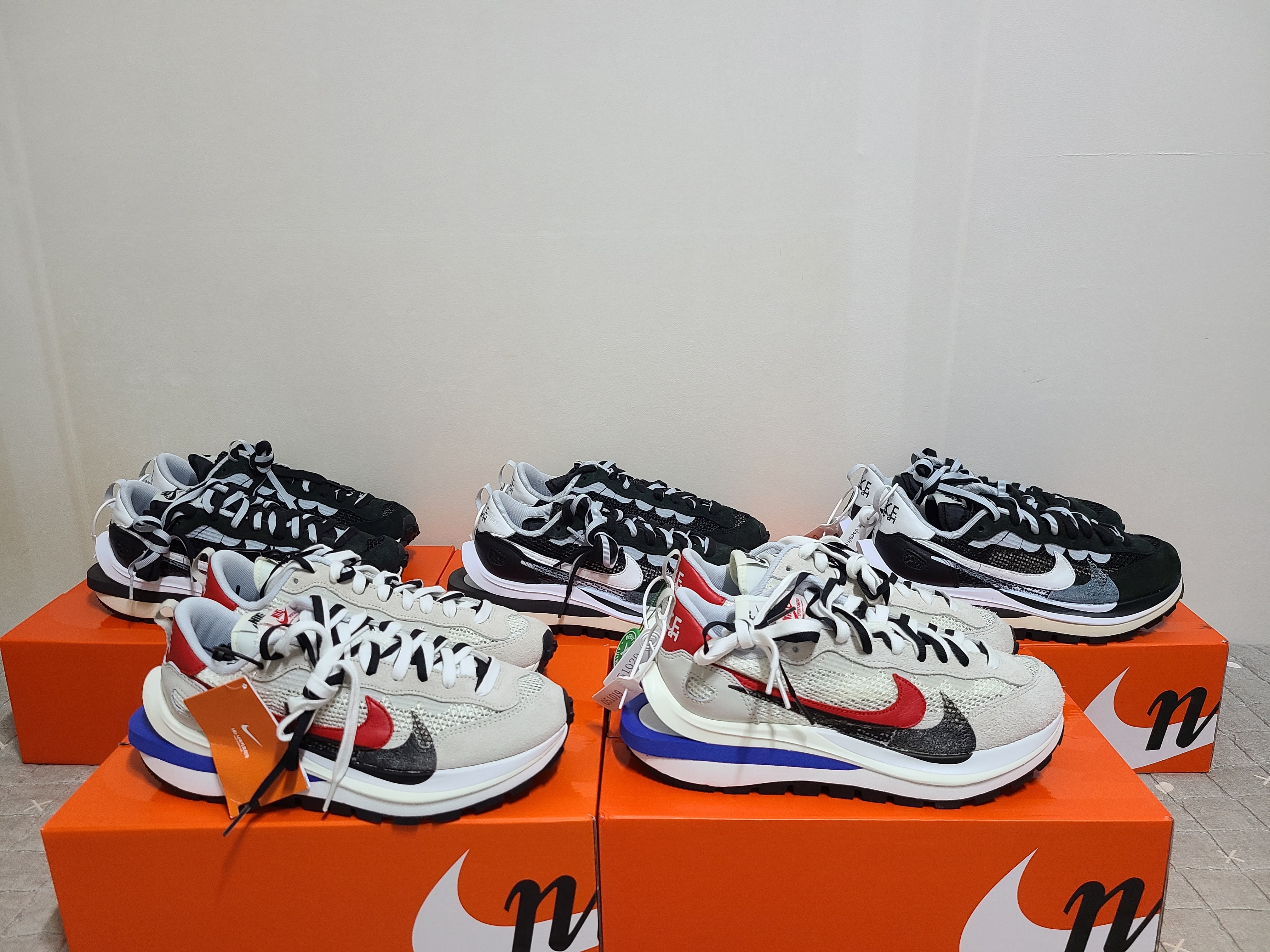 Nike x Sacai VaporWaffle Black White, Nike x Sacai VaporWaffle Royal Fuchsia 착용 스타일