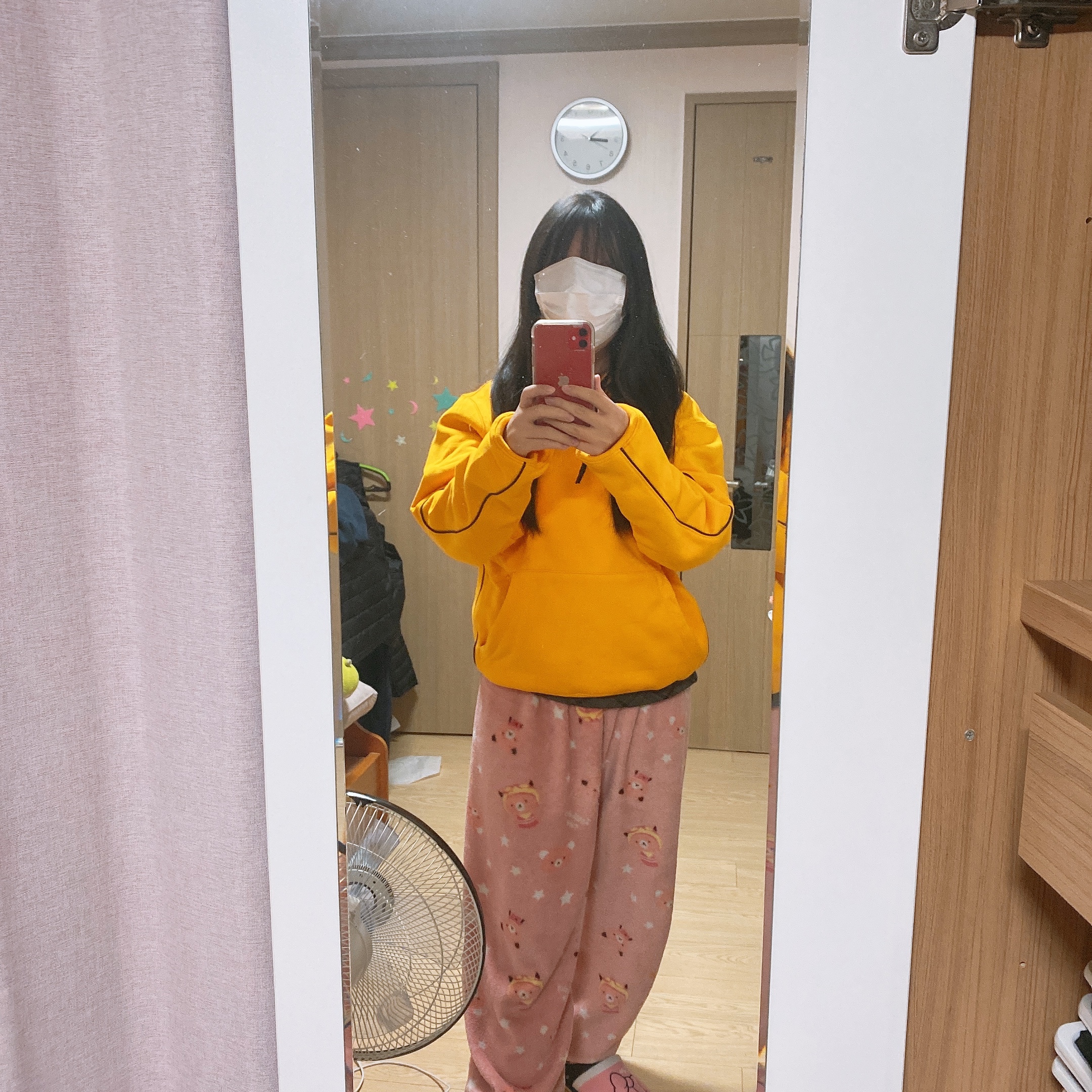 Nike x Drake Nocta Essential Hoodie University Gold - Asia 착용 스타일 - 3