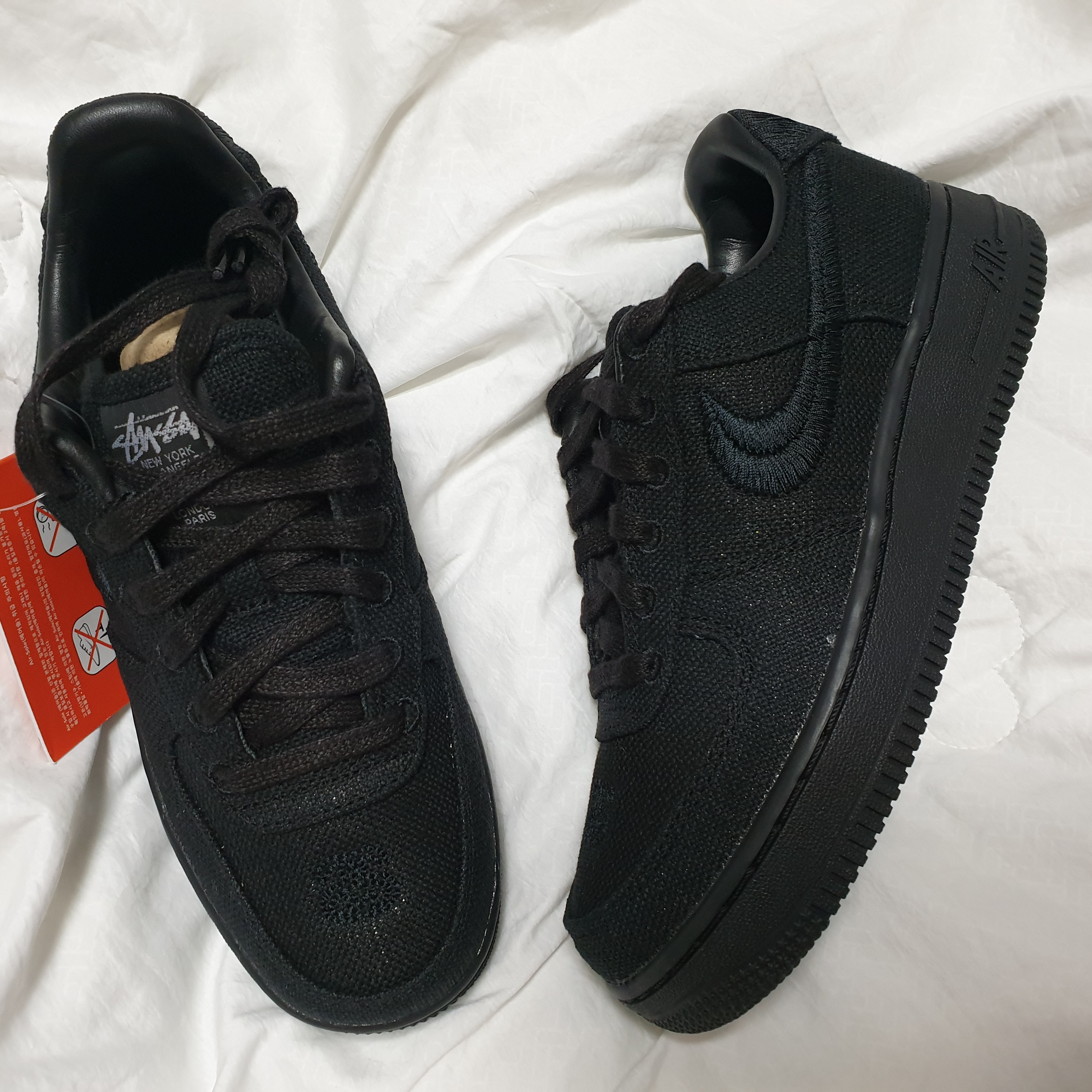 Nike x Stussy Air Force 1 Low Triple Black 착용 스타일 - 1