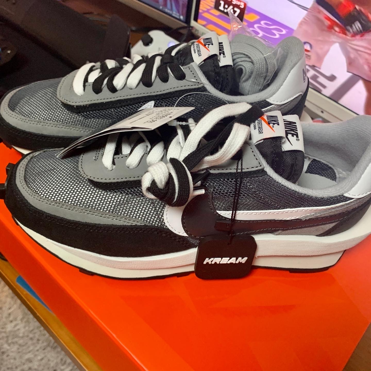 Nike x Sacai VaporWaffle Royal Fuchsia, Nike x Travis Scott Air Max 270 React Cactus Trails 착용 스타일 - 3