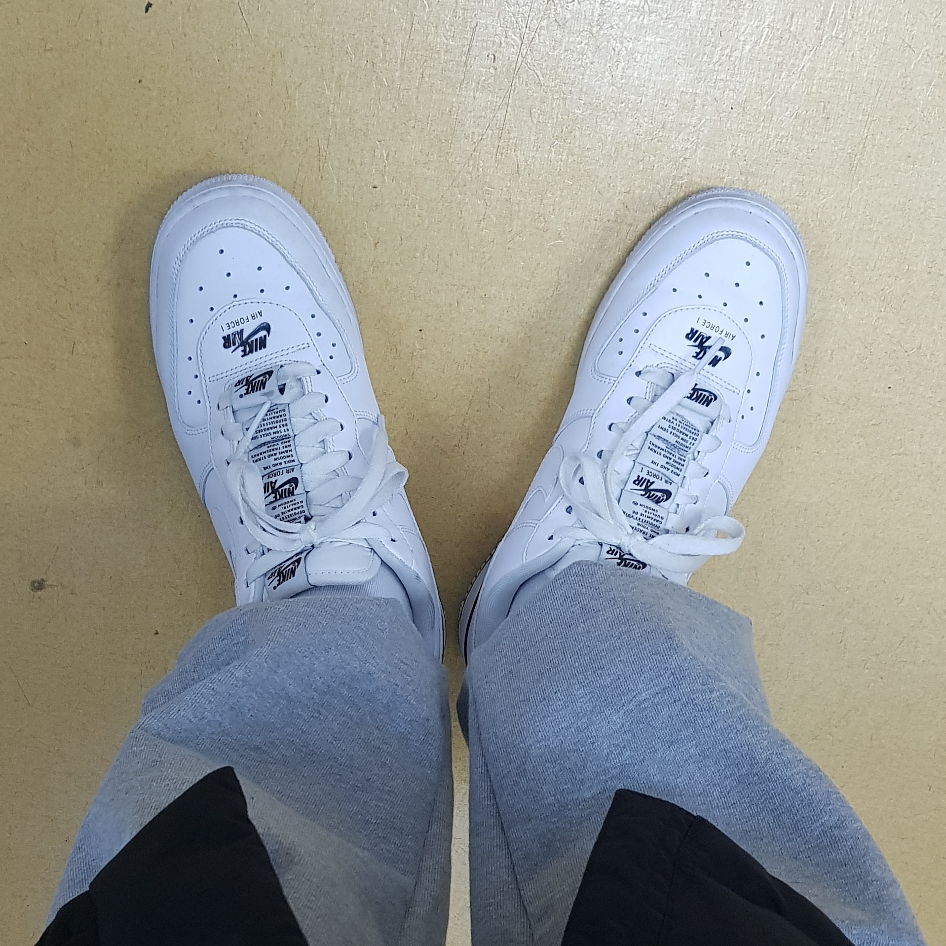 Nike Air Force 1 '07 Low Added Air White 착용 스타일
