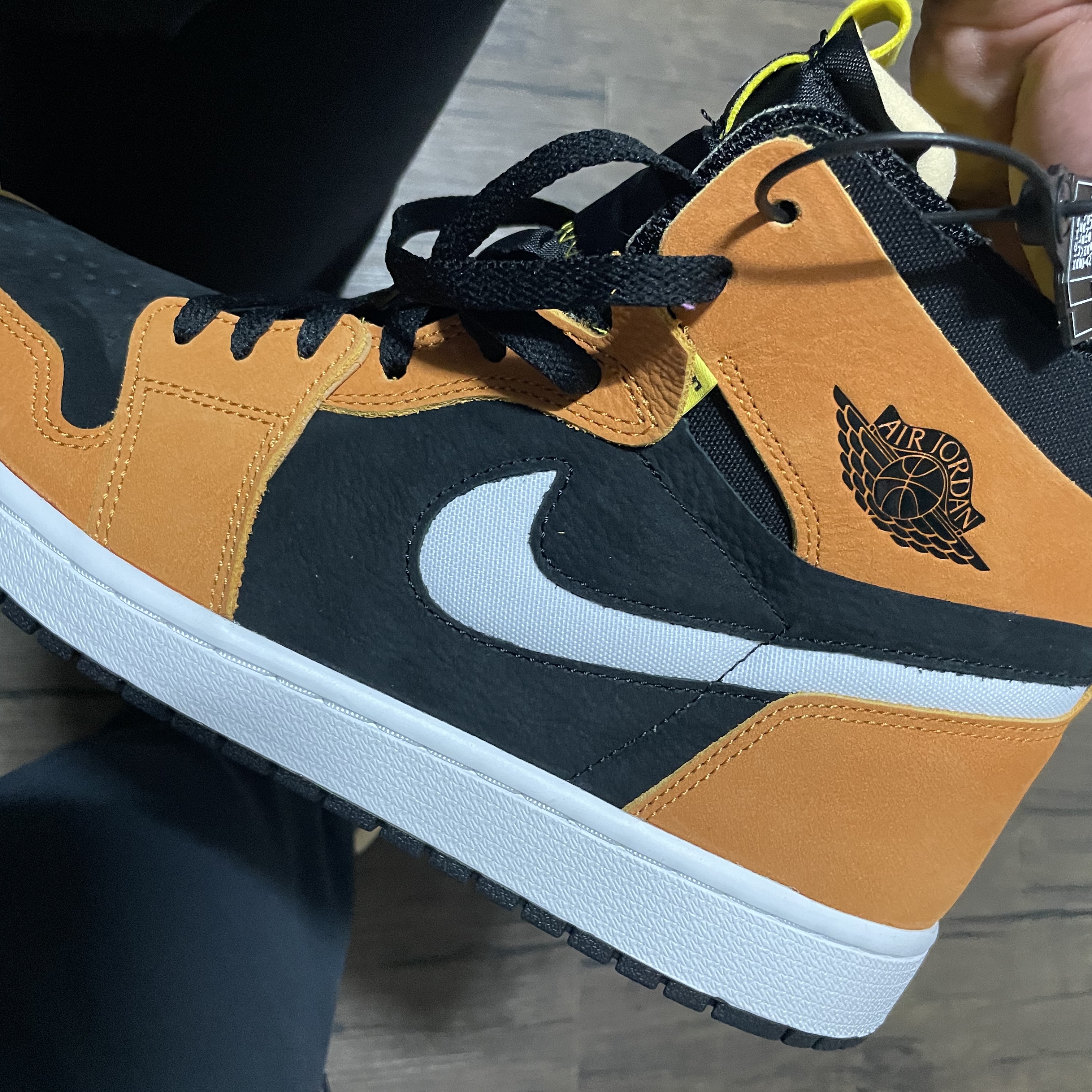 Jordan 1 Zoom Air CMFT Monarch Orange 착용 스타일 - 2