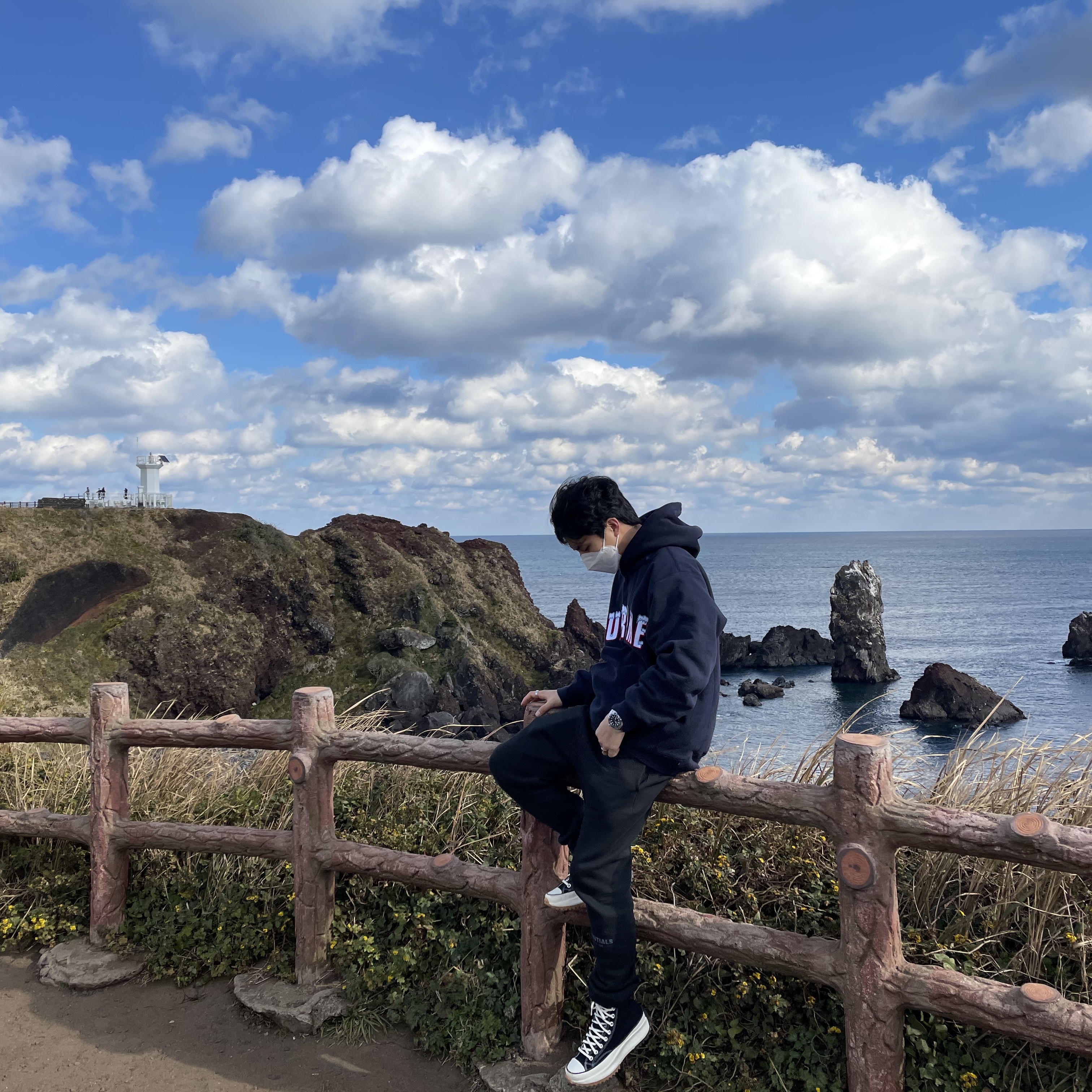 Supreme Icy Arc Hooded Sweatshirt Navy - 20FW, Converse x JW Anderson Run Star Hike Hi Black 착용 스타일
