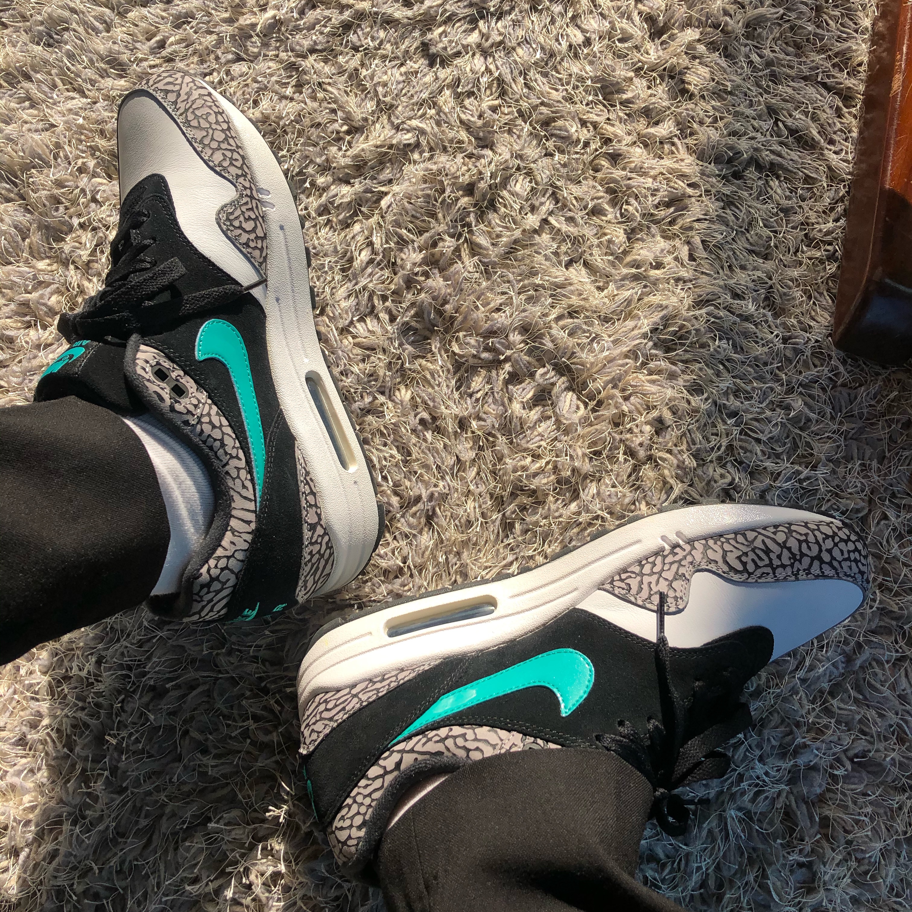 NIke x Atmos Air Max 1 Elephant 2017 착용 스타일