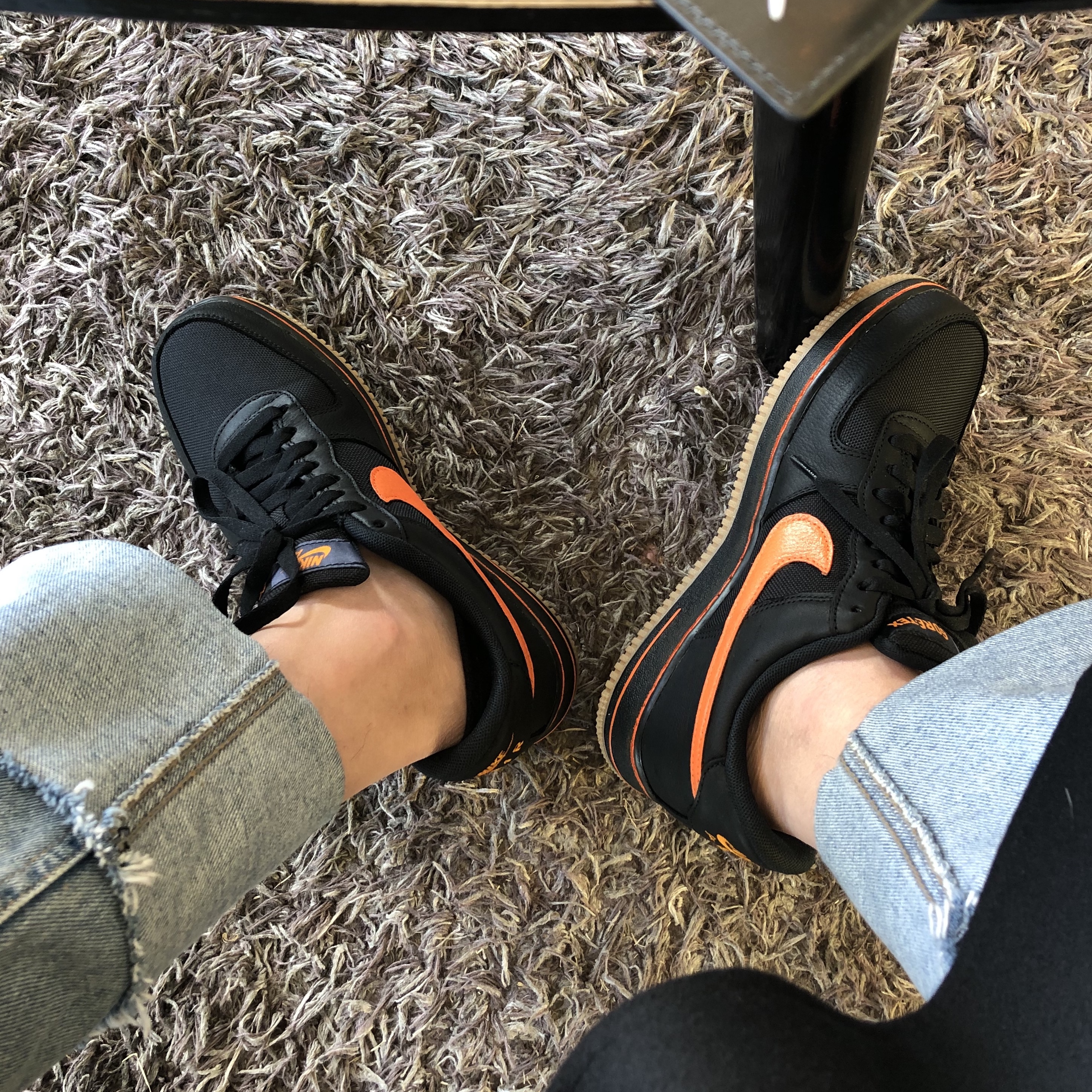 Nike Air Force 1 Low Gore-Tex Black Light Carbon 착용 스타일