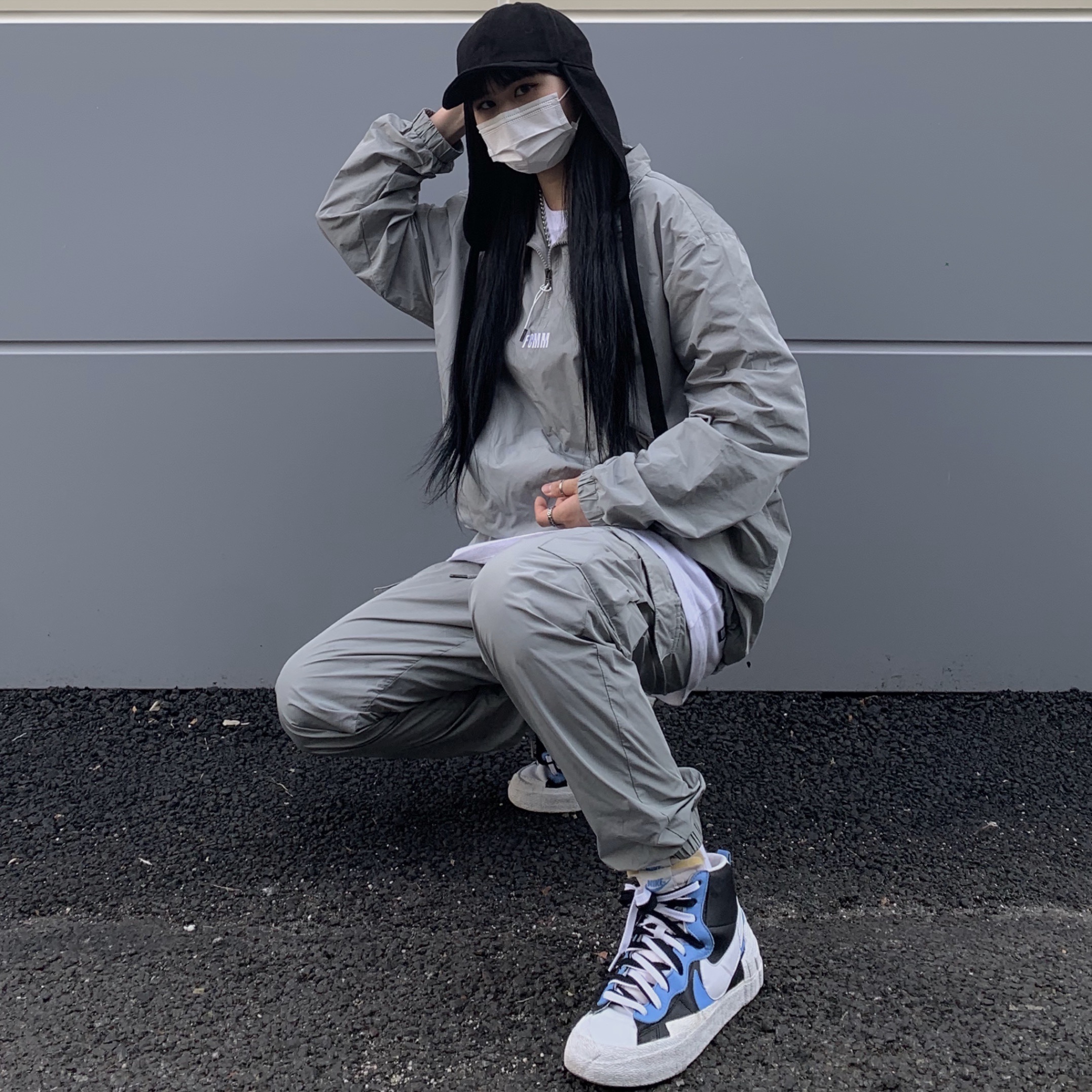 Nike x Sacai Blazer Mid White Black Legend Blue 착용 스타일 - 1