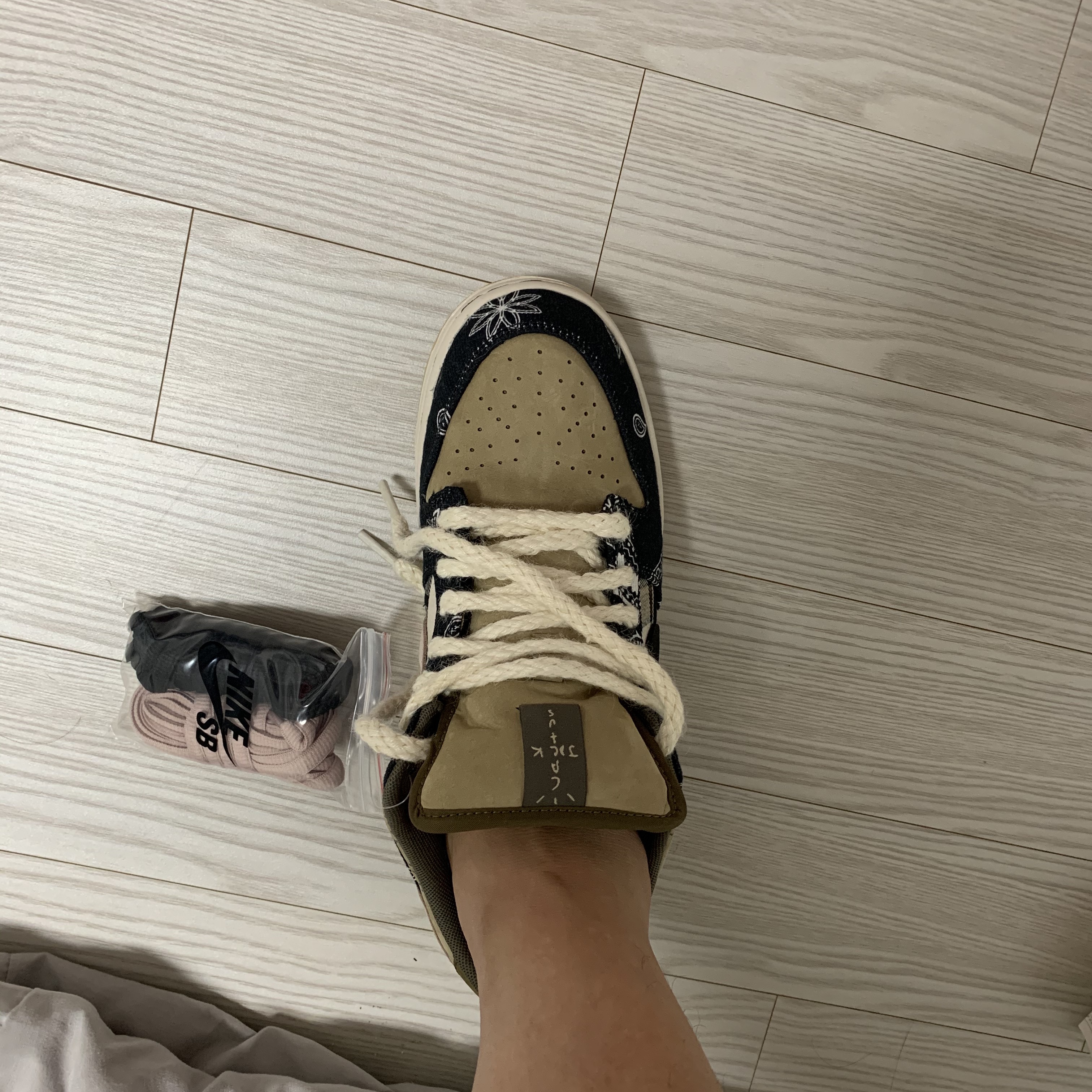 Nike x Travis Scott SB Dunk Low 착용 스타일 - 2