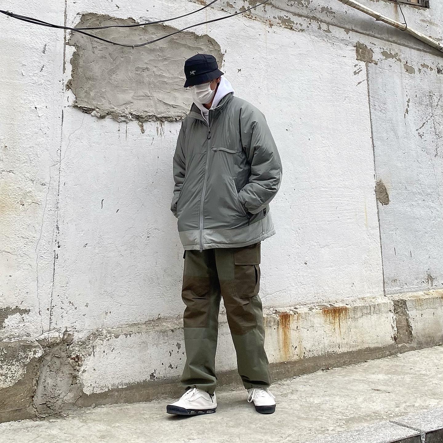 Vans Vault x WTAPS Old Skool LX White Black, Palace x Arc'teryx Sinsolo Hat Black - 20FW 착용 스타일 - 1