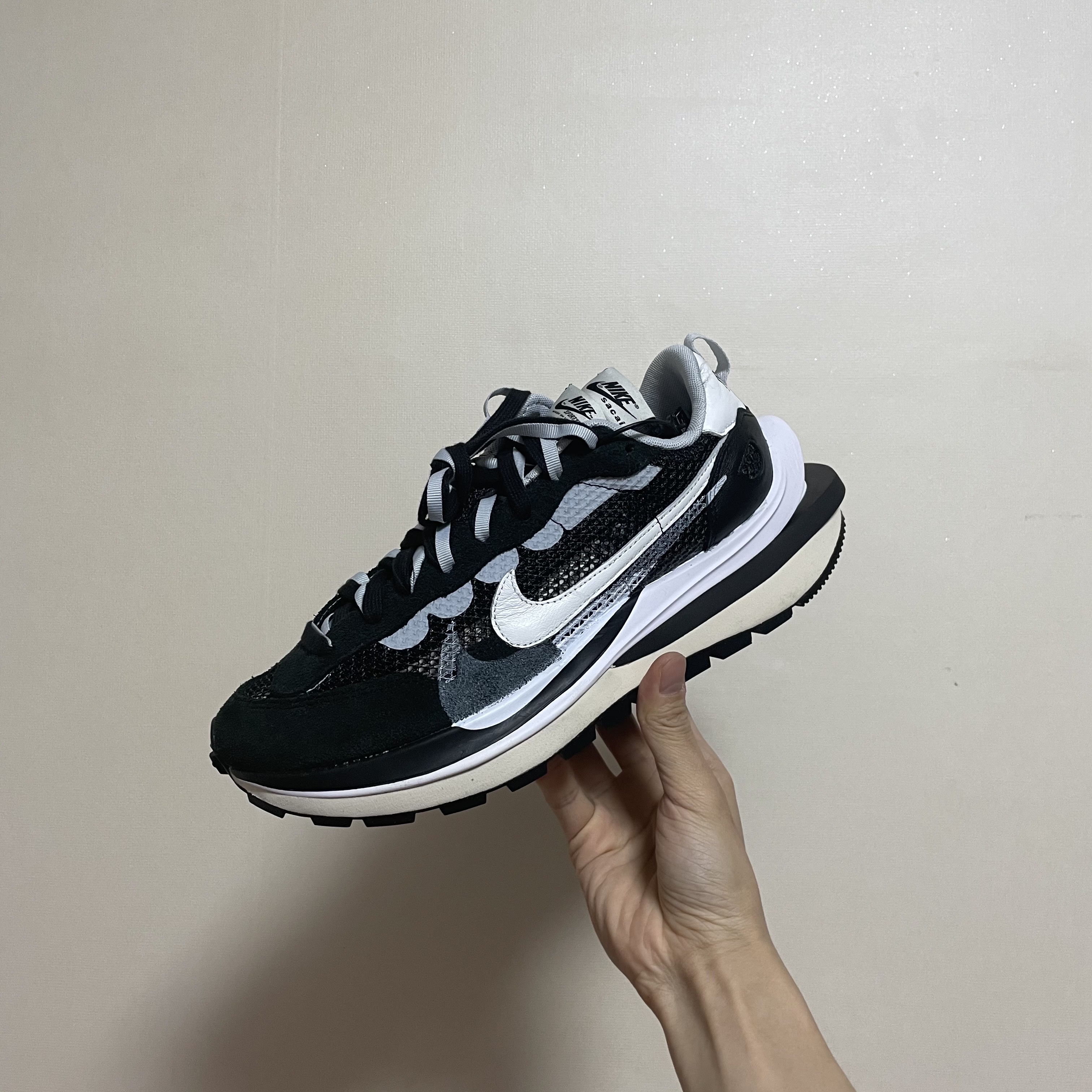 Nike x Sacai VaporWaffle Black White 착용 스타일