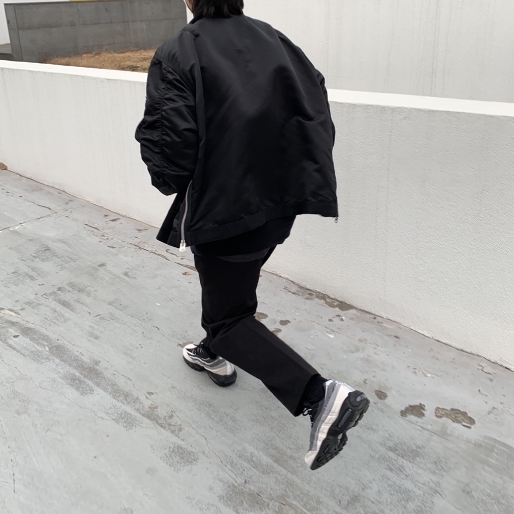 Converse Chuck 70 Ox Archive Print Flames White, Nike x Comme des Garcons Homme Plus Air Max 95 Charcoal 착용 스타일 - 4