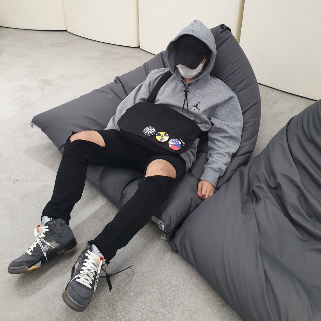Jordan 5 x Off-White Retro SP Black Muslin 착용 스타일