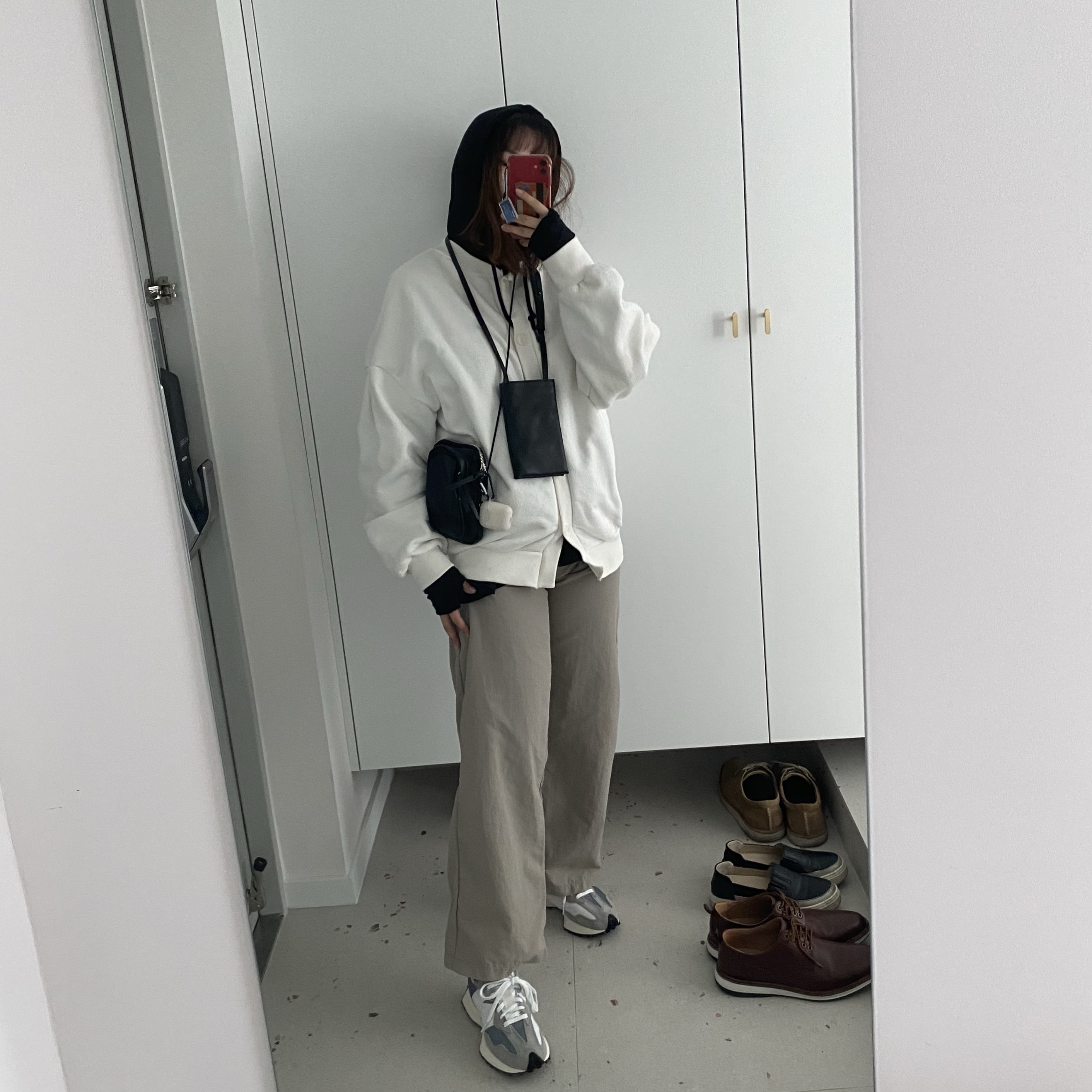 New Balance 327 Grey 착용 스타일 - 1