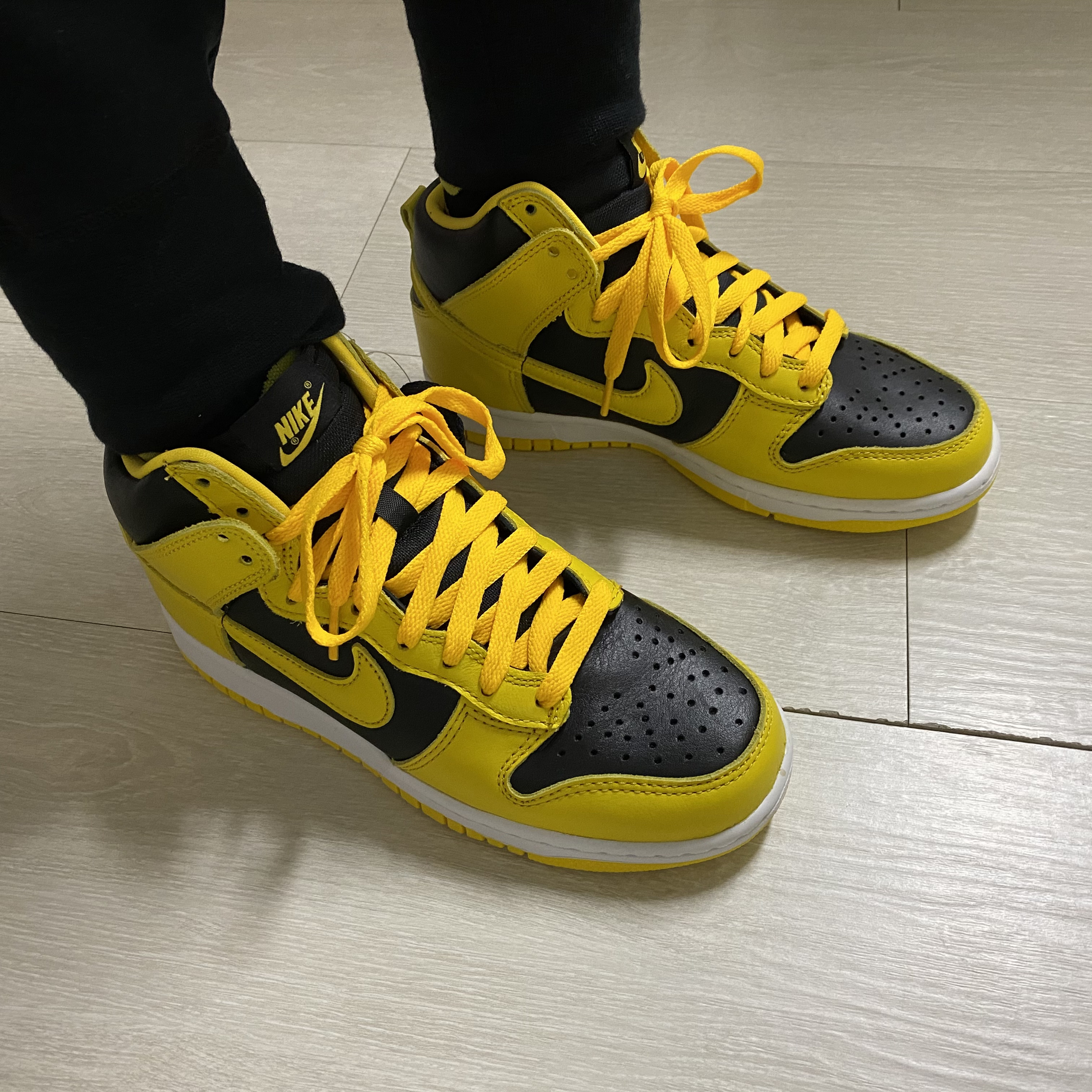 Nike Dunk High SP Varsity Maize 착용 스타일 - 2