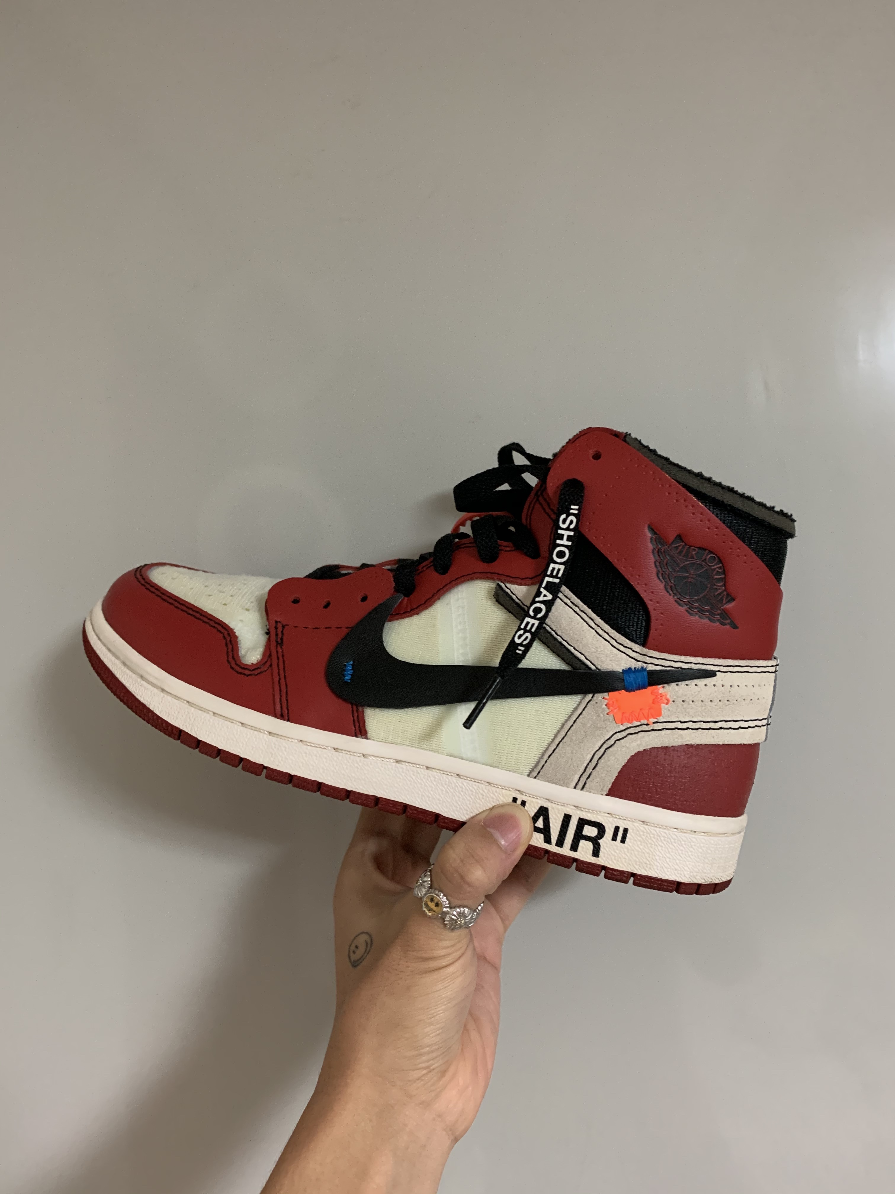 Nike Air Yeezy 2 Red October, Jordan 1 x Off-White Retro High Chicago The Ten 착용 스타일 - 2