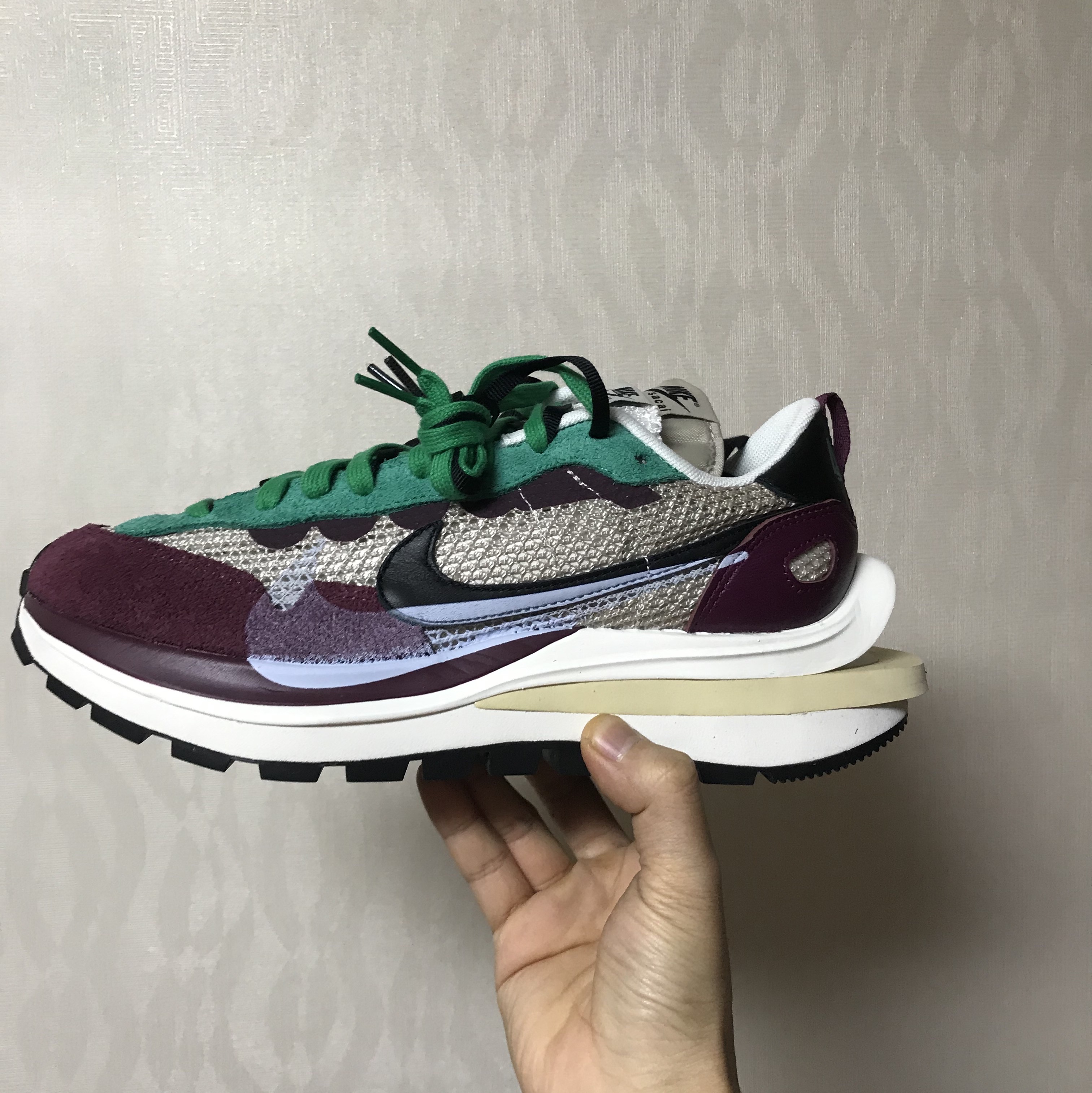 Nike x Sacai VaporWaffle String & Black Villain Red 착용 스타일