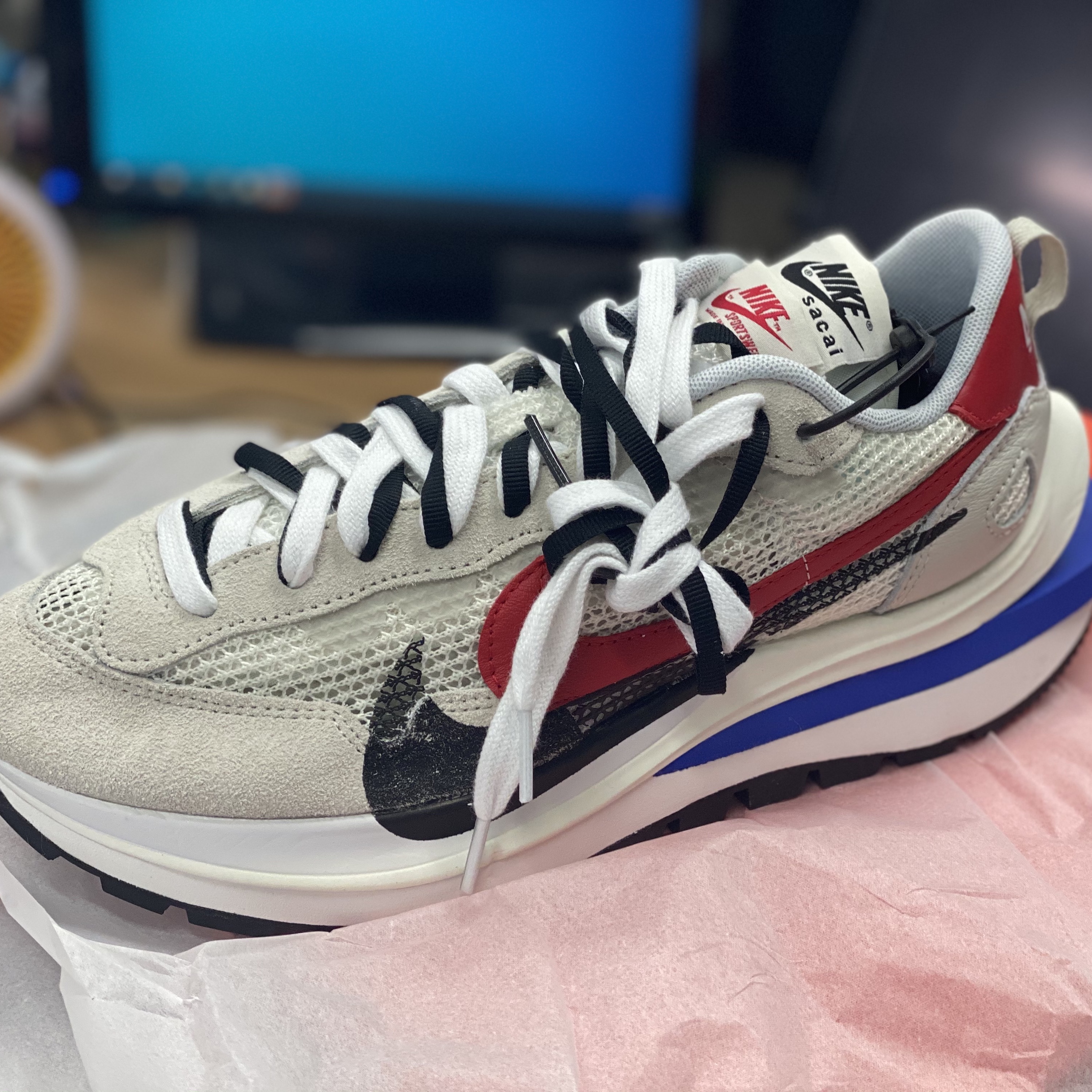 Nike x Sacai VaporWaffle Royal Fuchsia, Nike x Travis Scott Air Max 270 React Cactus Trails 착용 스타일 - 1