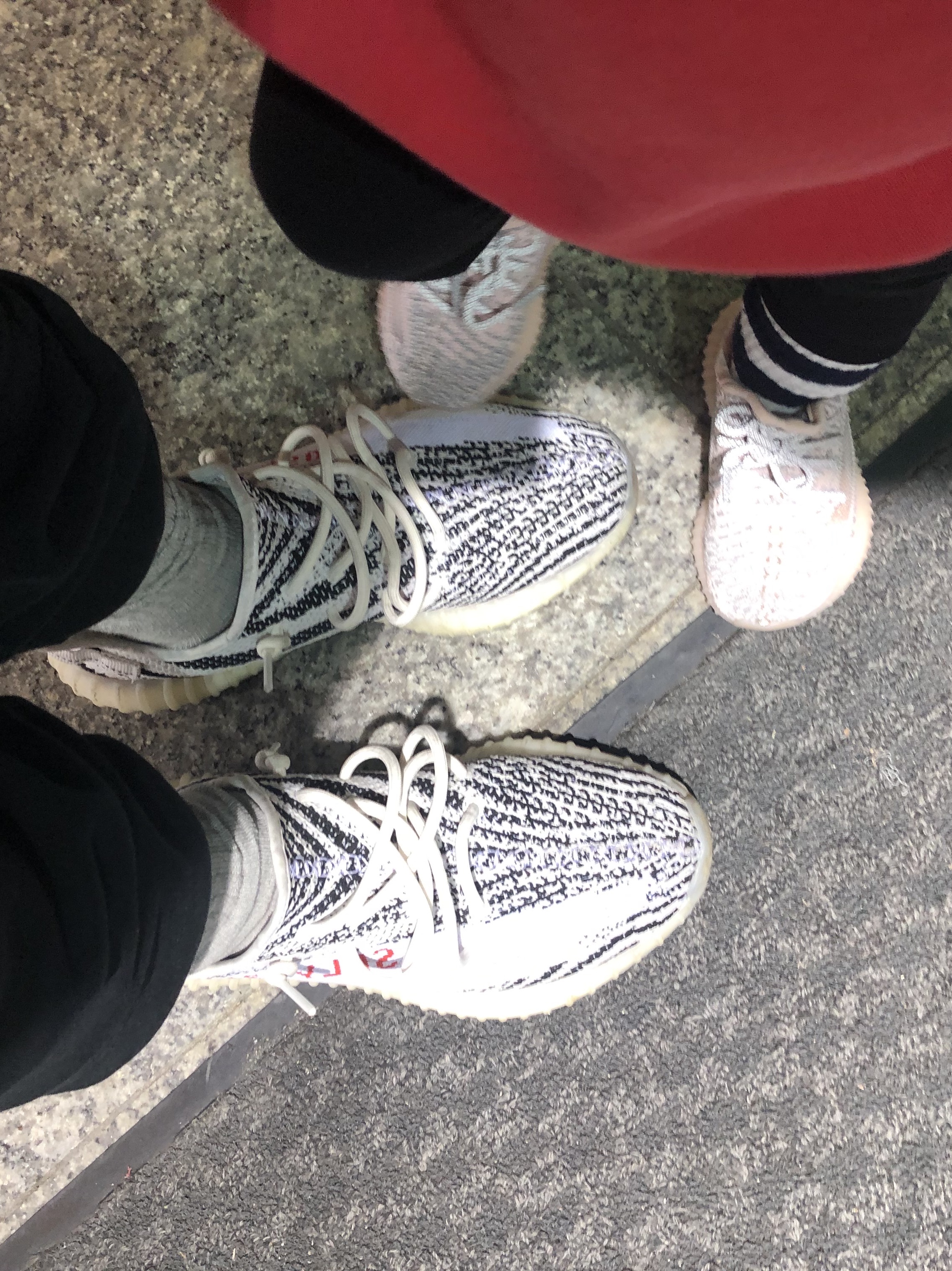 (Infant) Adidas Yeezy Boost 350 V2 Synth 착용 스타일 - 4